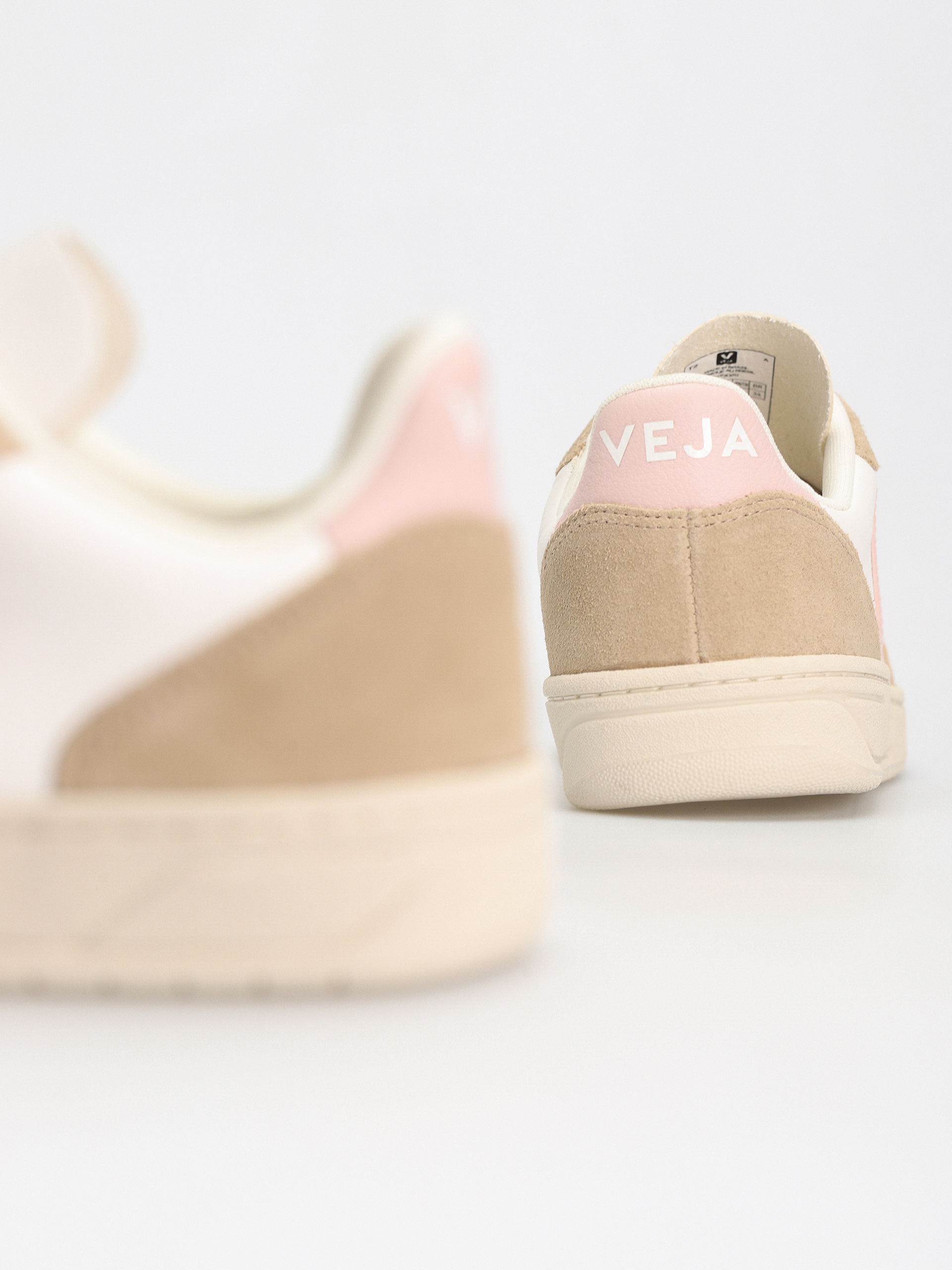 Veja V-10 Shoes Wmn (extra white petale sahara)