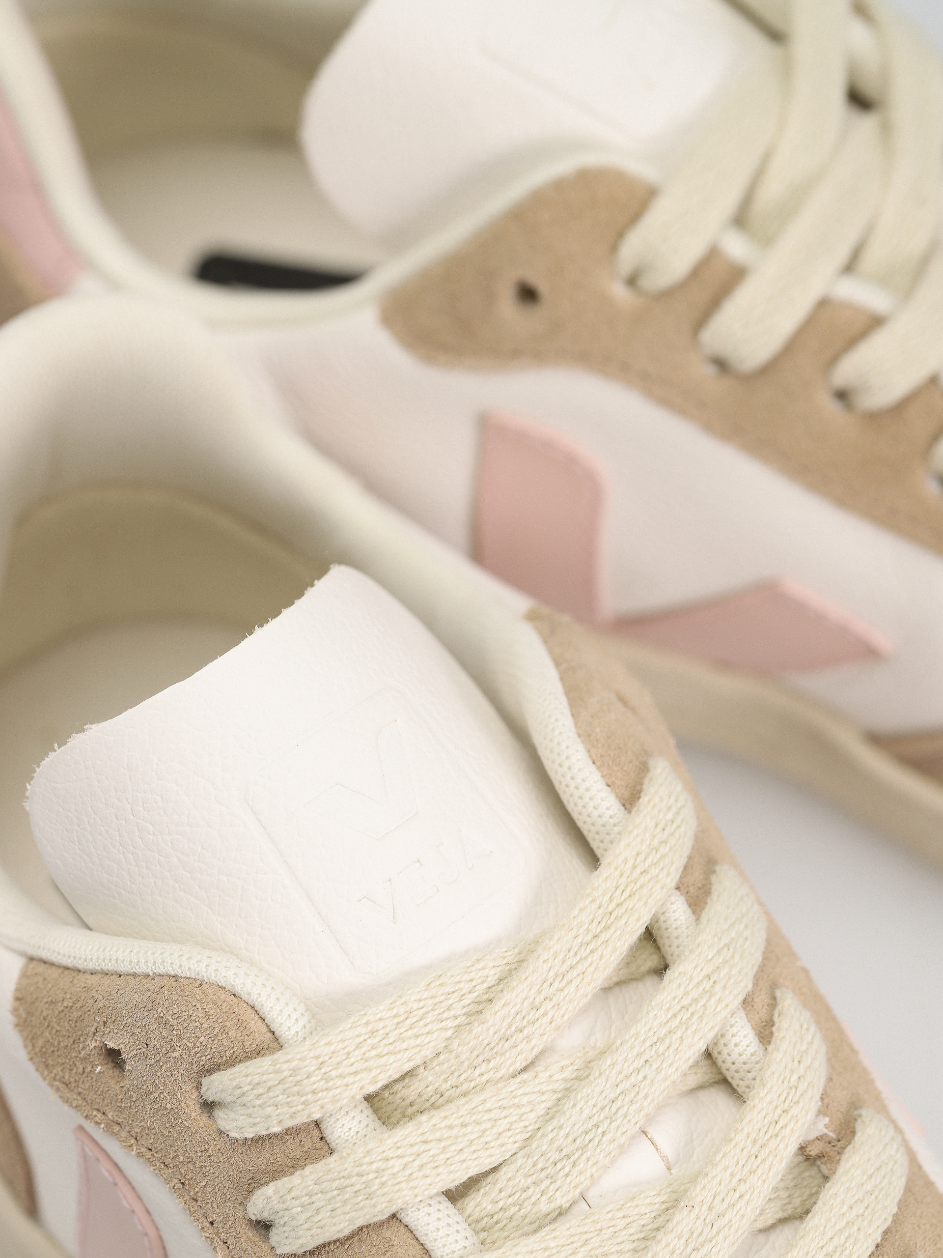 Veja V-10 Shoes Wmn (extra white petale sahara)