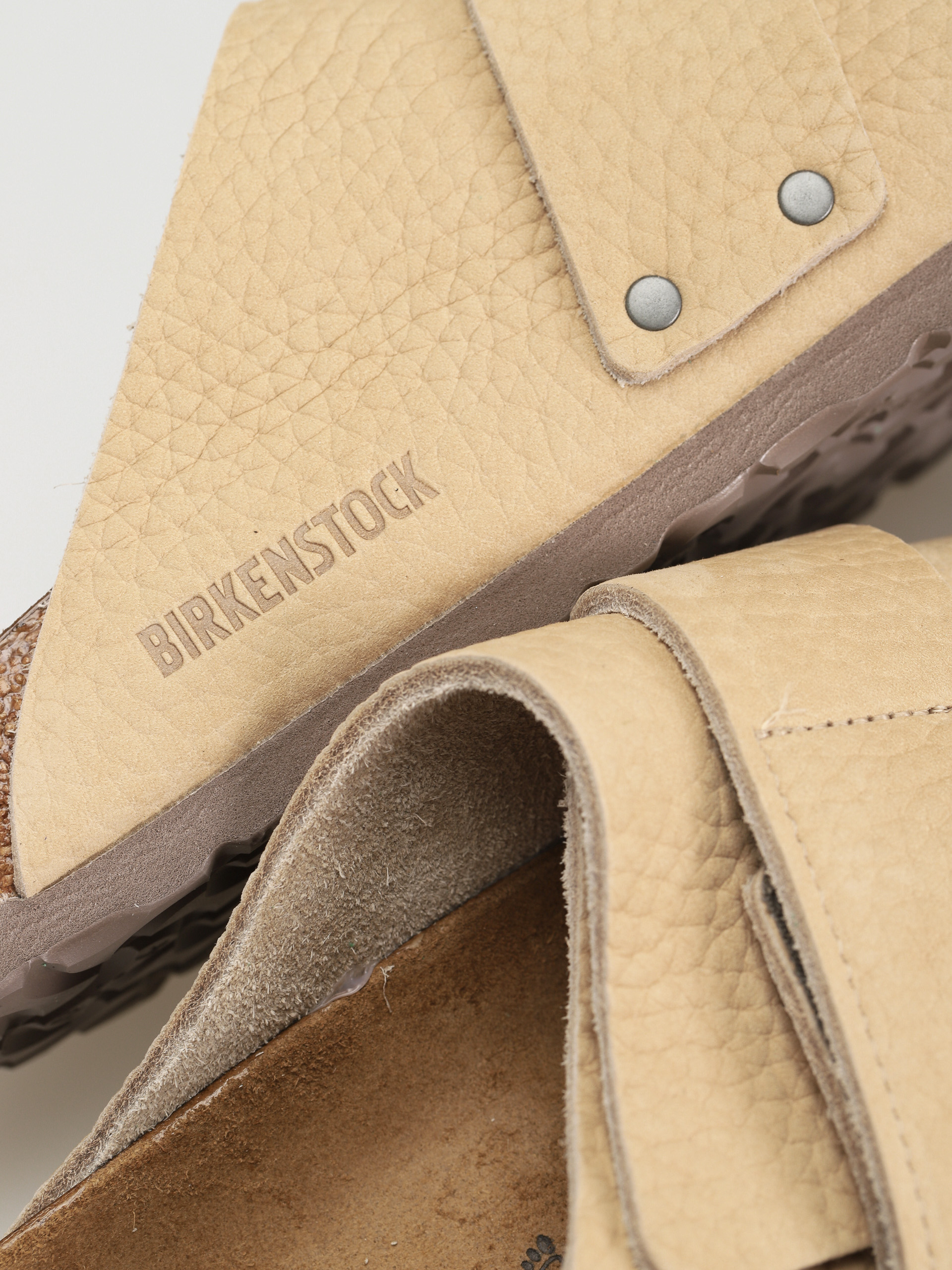 Birkenstock Kyoto Nubuck Leather Flip-flops (sandcastle)