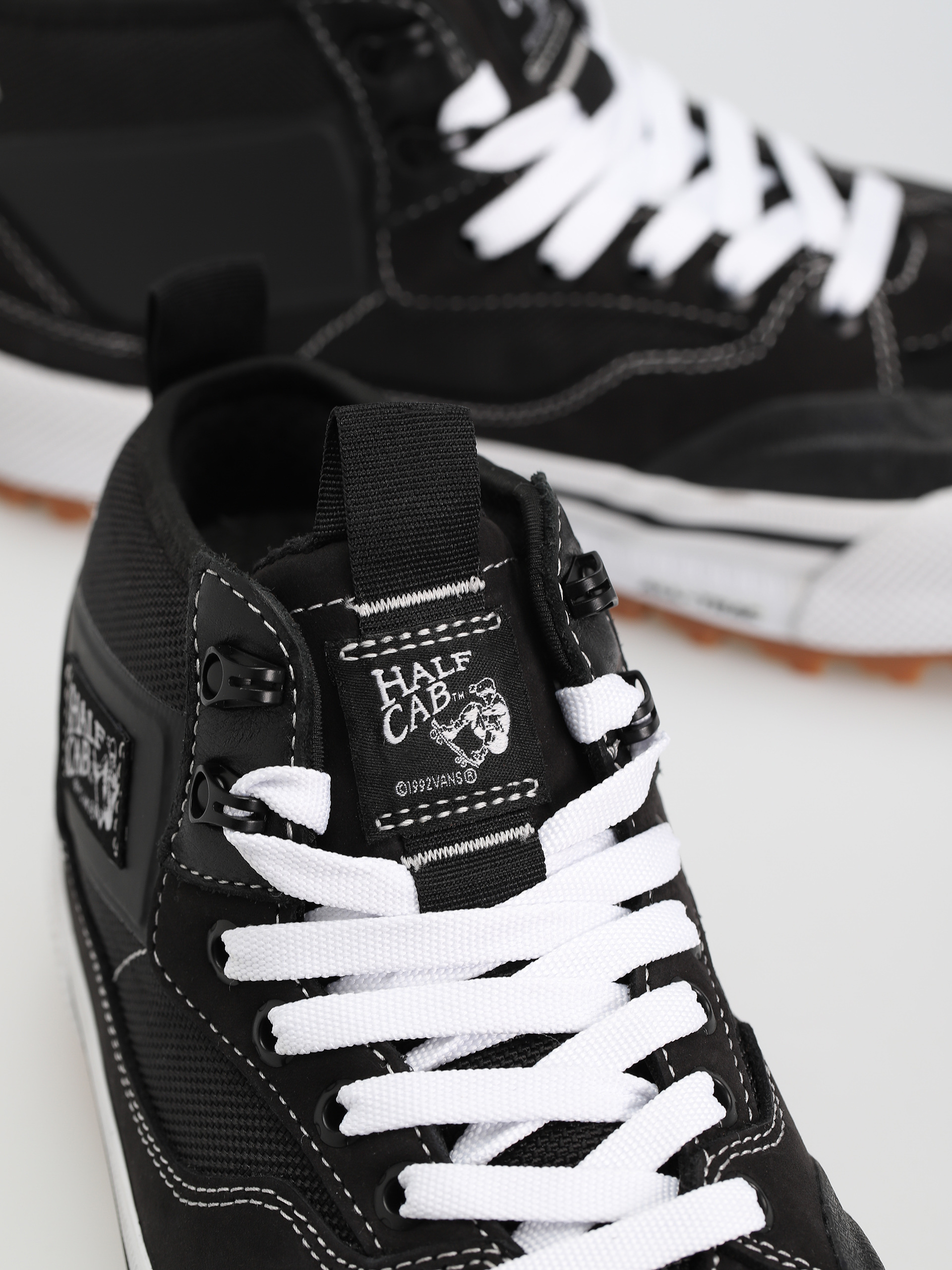 Vans Half Cab Gore Tex Mte 3 Shoes (black/white)