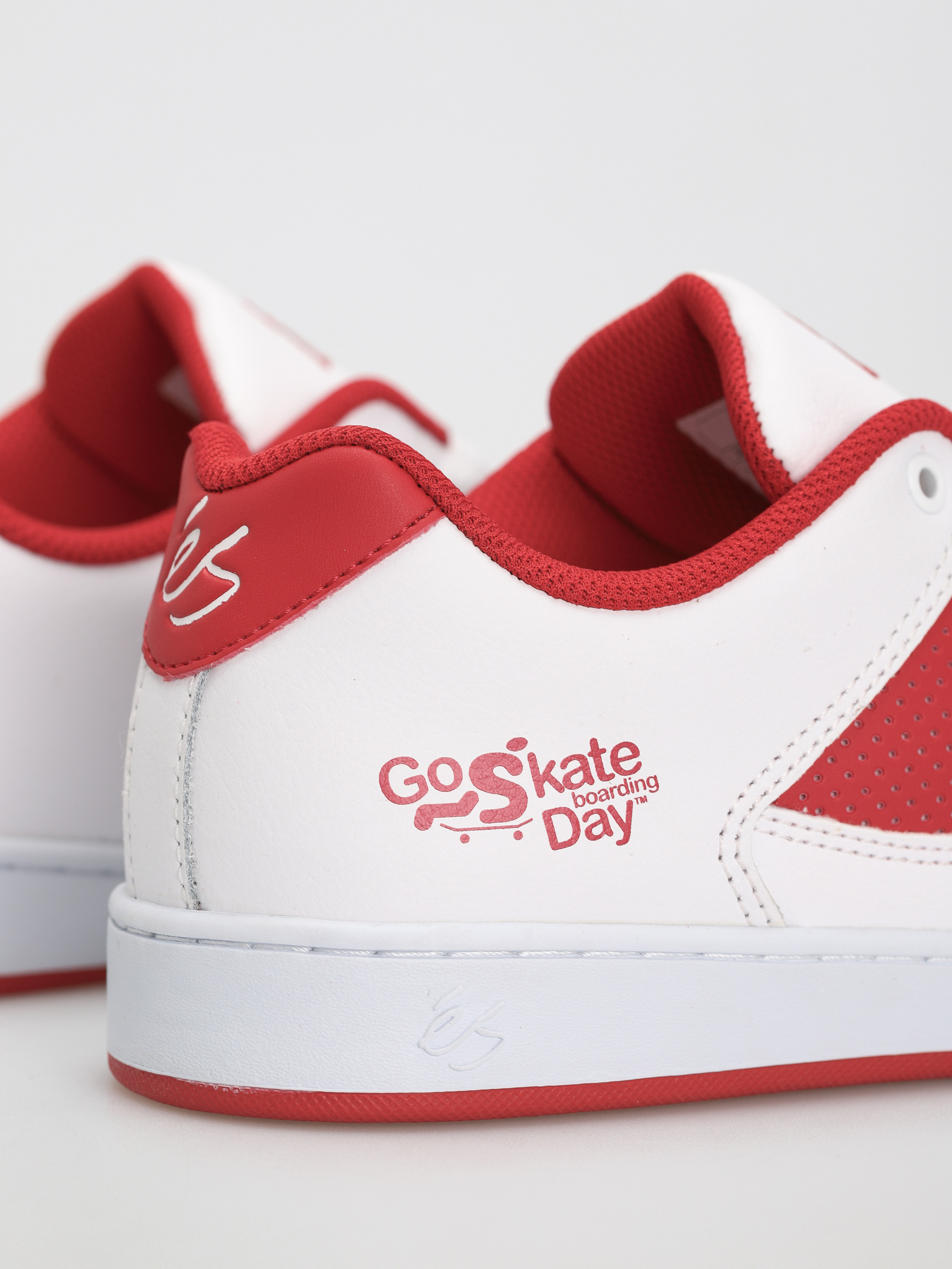 eS Accel Slim X Go Skateboarding Shoes (white/red)