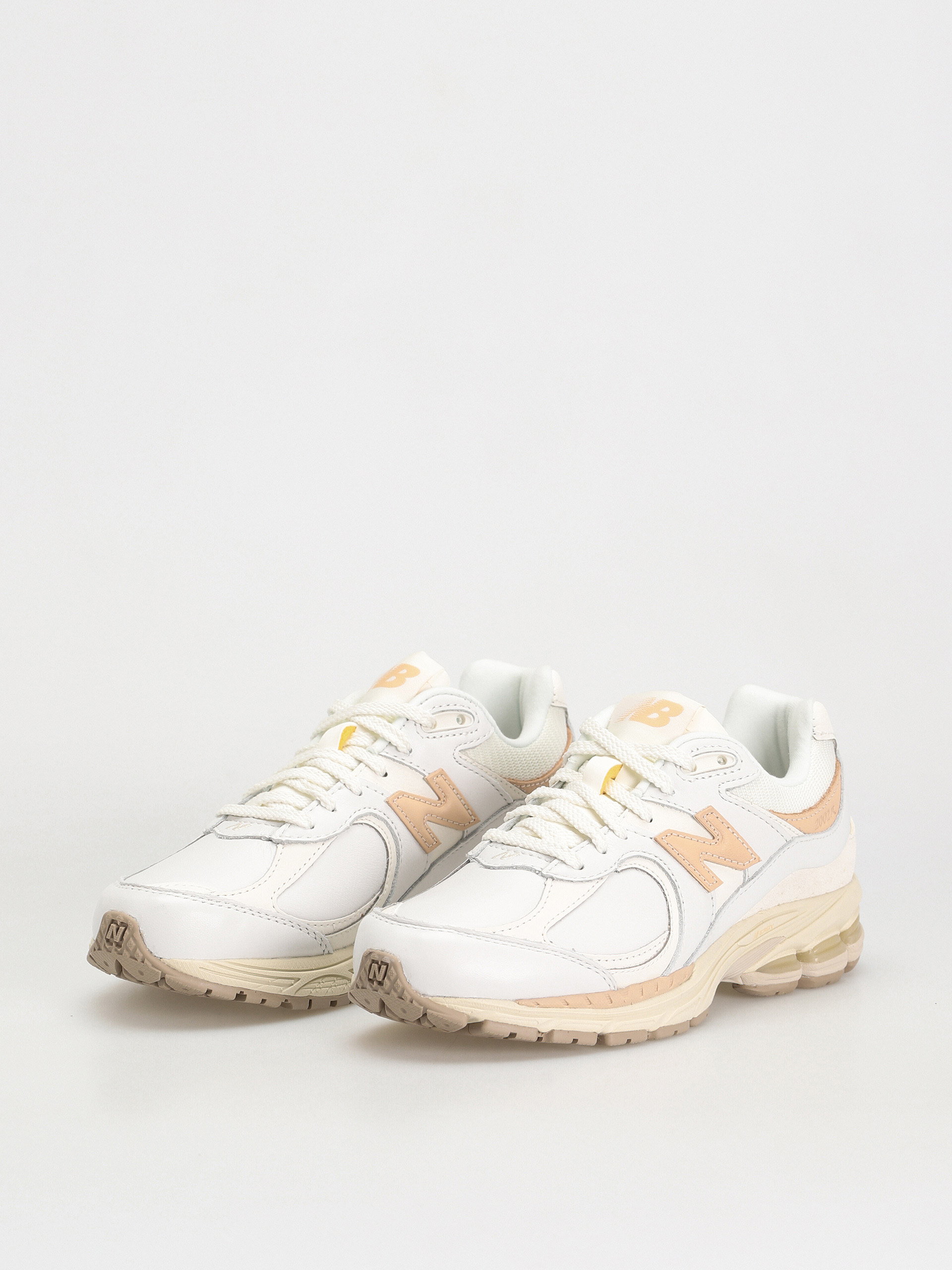 New Balance 2002 Shoes (bright white)