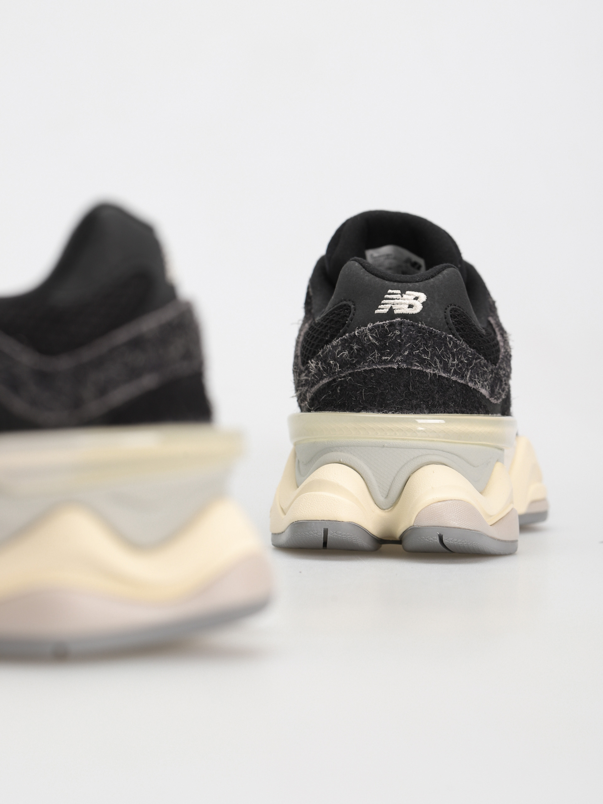 New Balance 9060 Shoes (black)