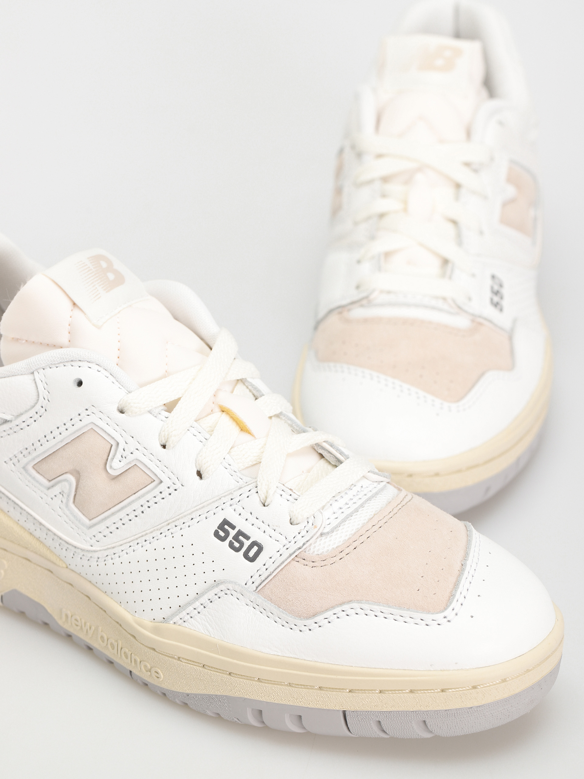 New Balance 550 Shoes (white/timberwolf/raincloud)