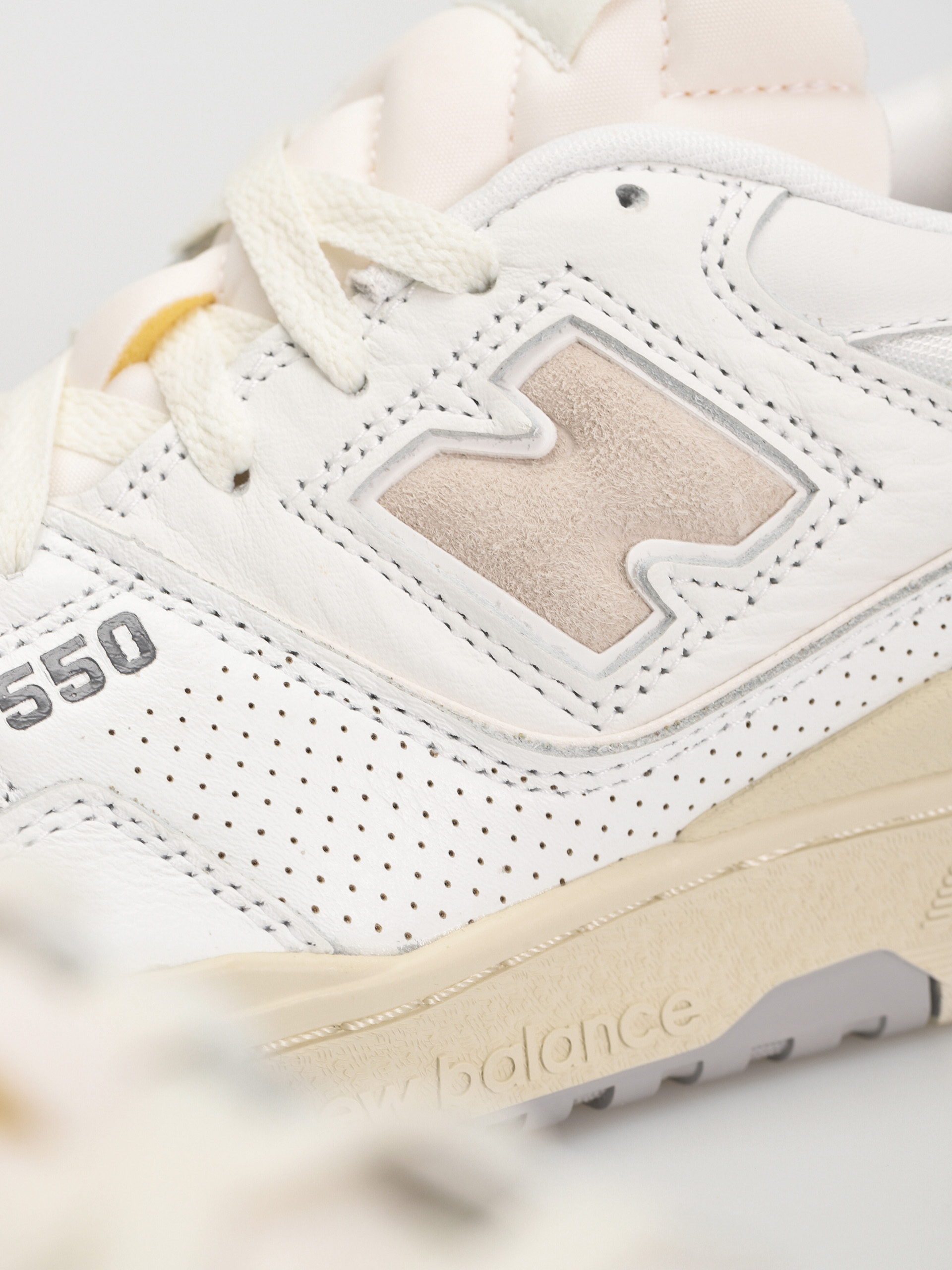 New Balance 550 Schuhe (white/timberwolf/raincloud)