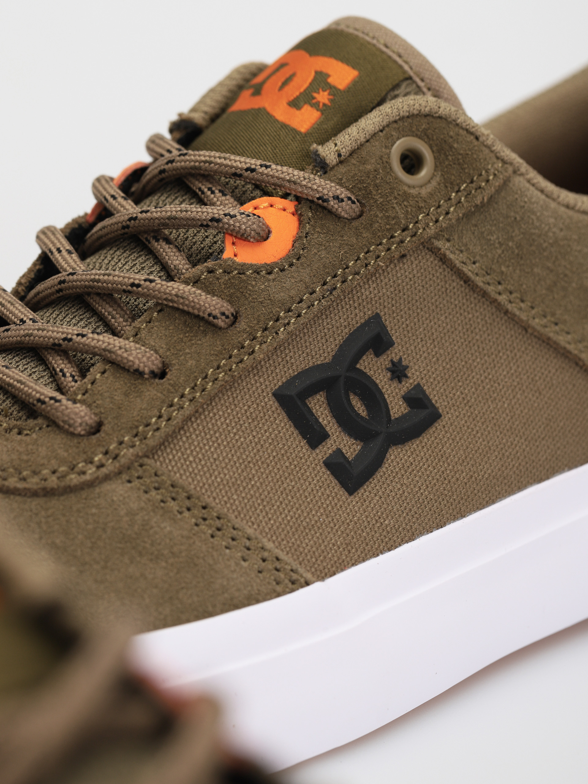 DC Teknic Schuhe (olive camo)