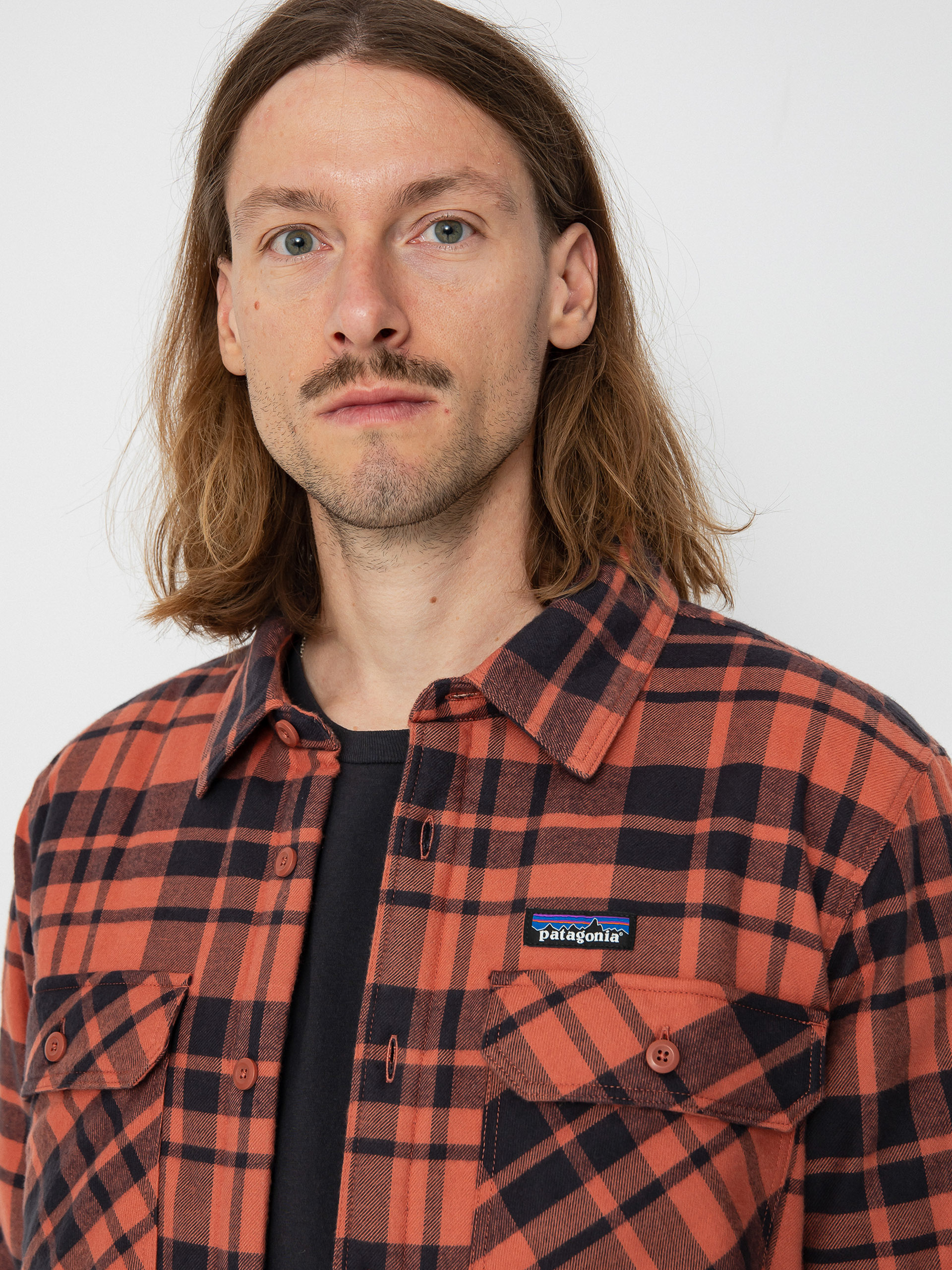 Patagonia Insulated Organic Cotton Fjord Flannel Jacket (ice caps/burl red)