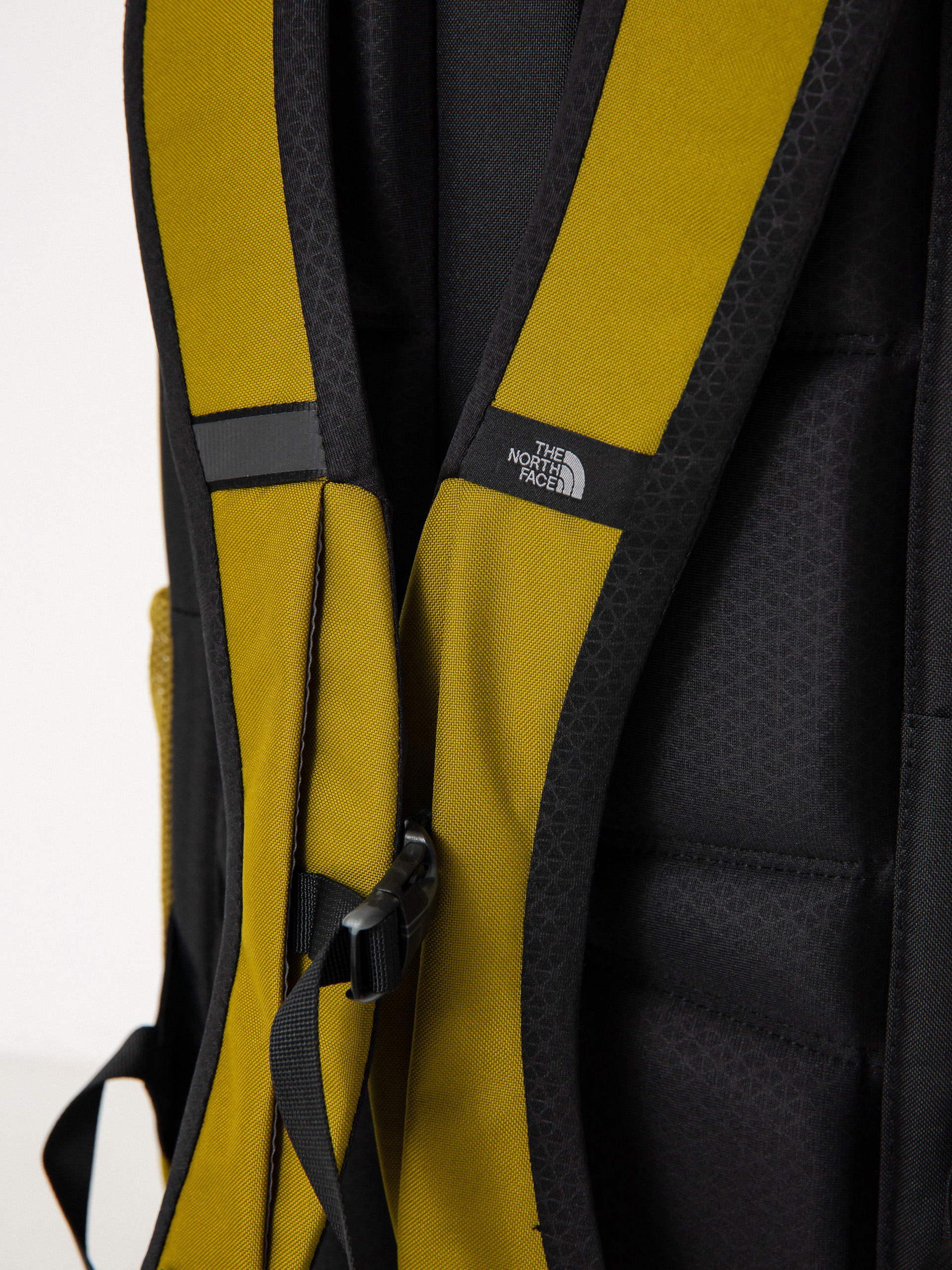 The North Face Vault Backpack (sulphur moss/tnf black)