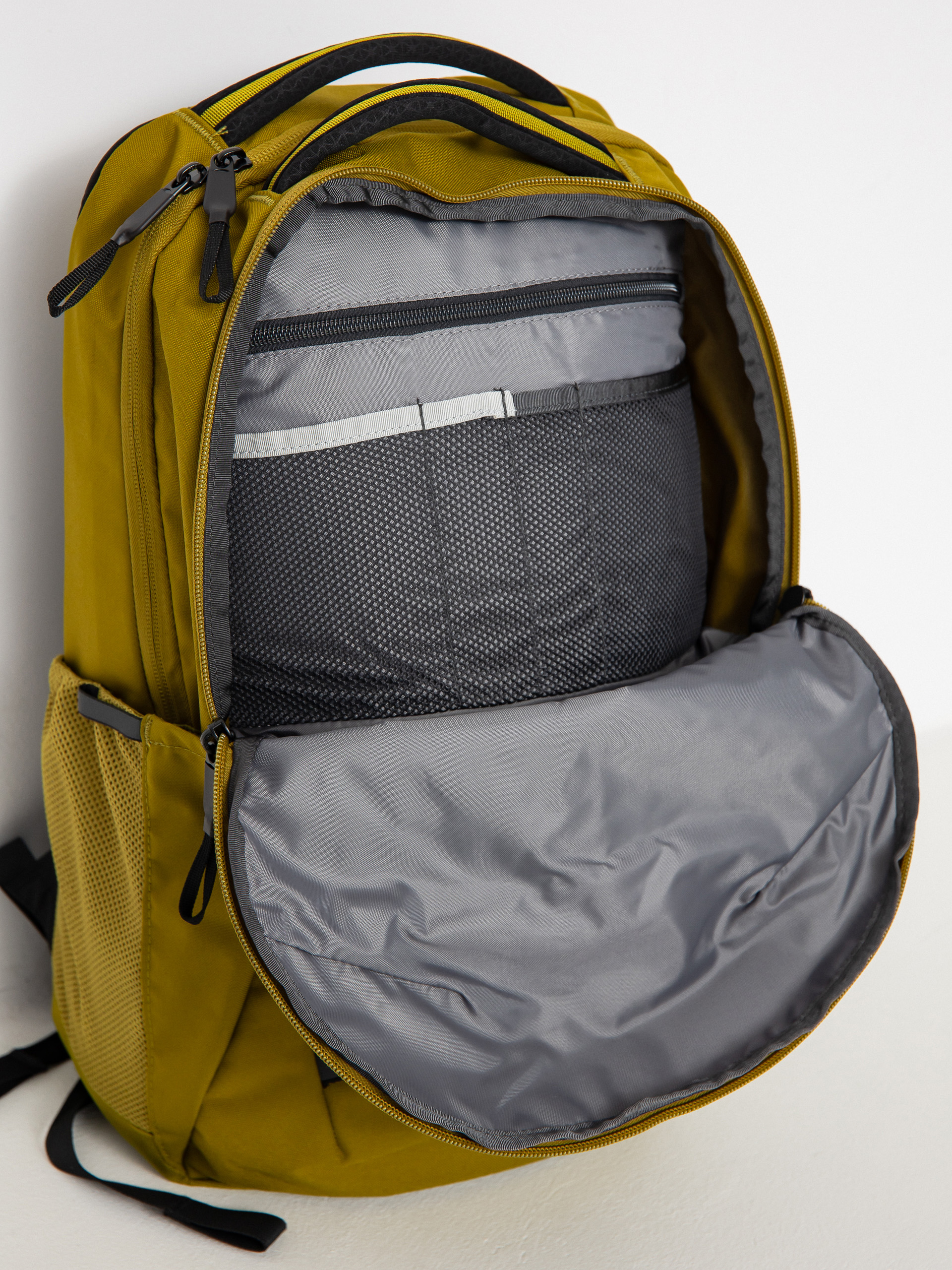 The North Face Vault Backpack (sulphur moss/tnf black)