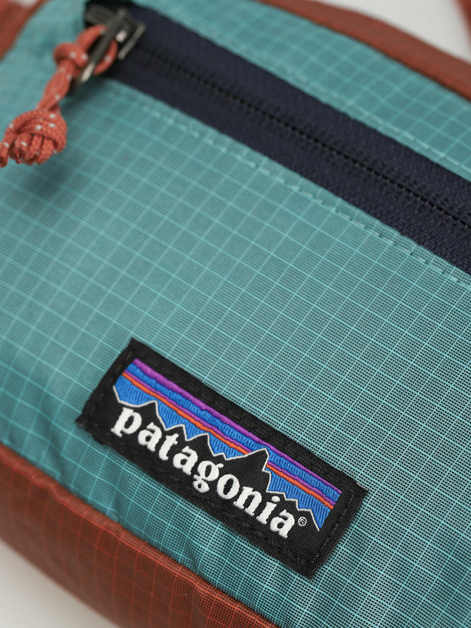 Patagonia Ultralight Black Hole Mini Hip Pack Bum bag (burl red)