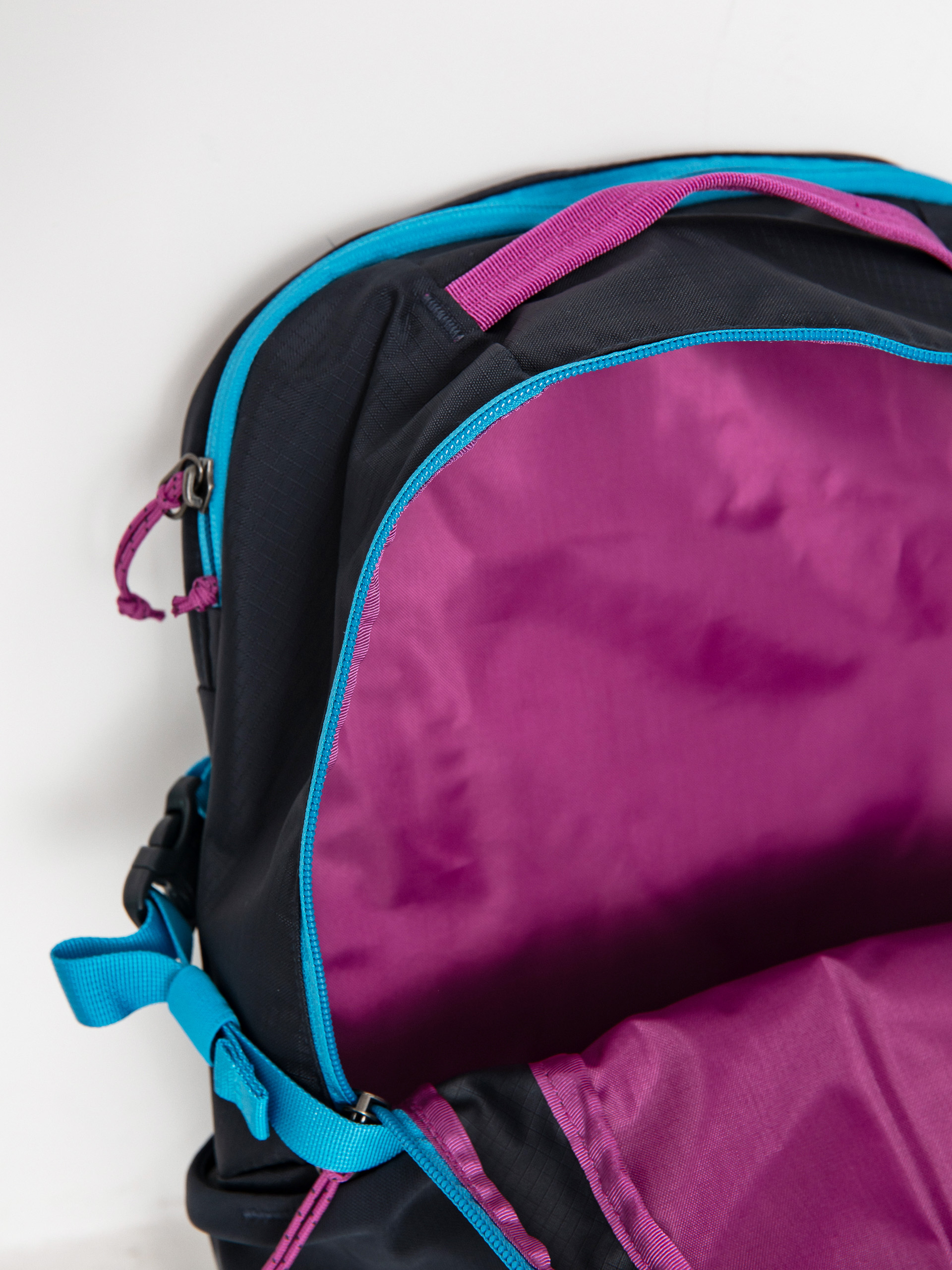 Patagonia Refugio Day Pack 26L Backpack (pitch blue)