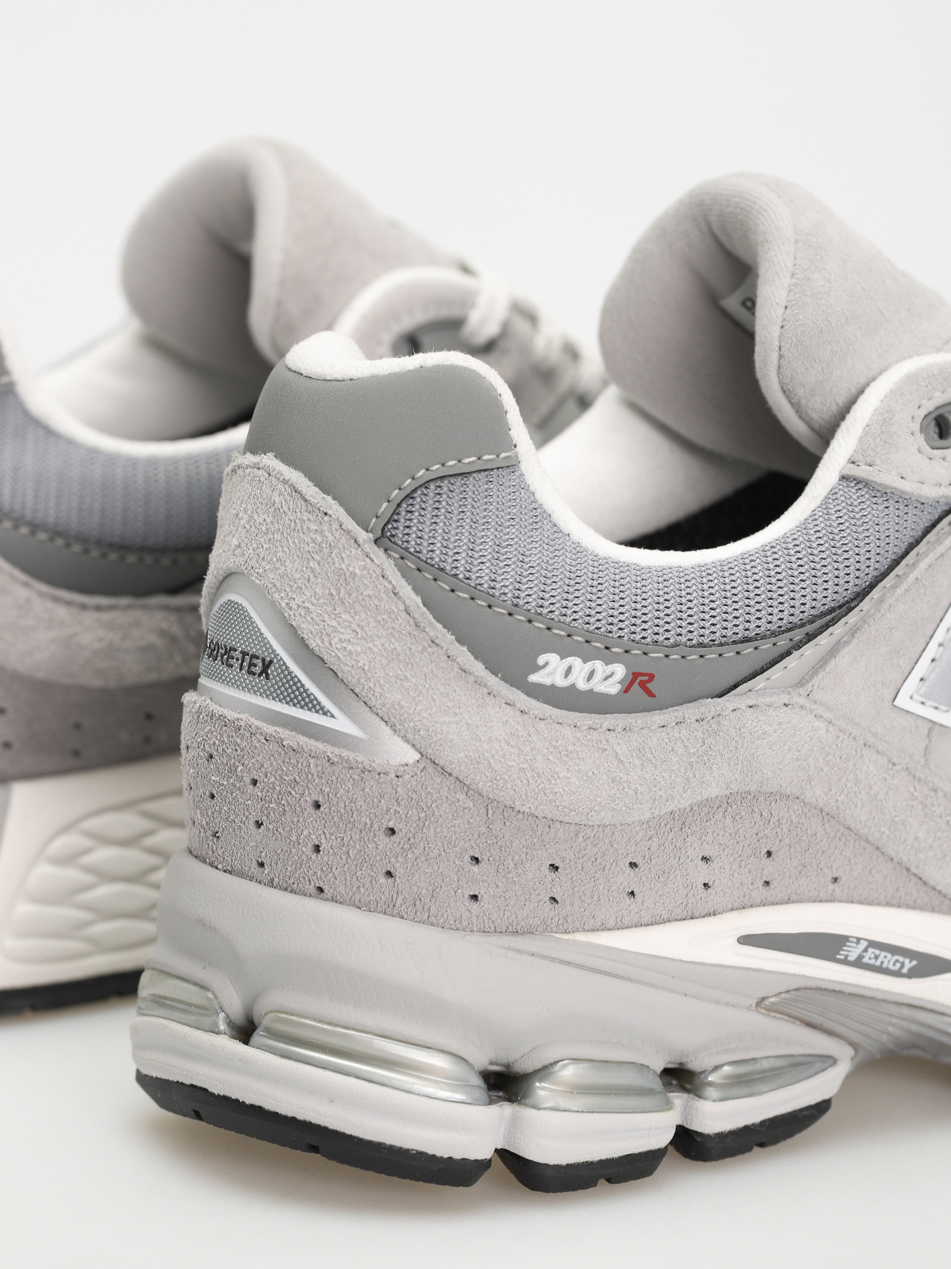 New Balance 2002 Shoes (concrete)