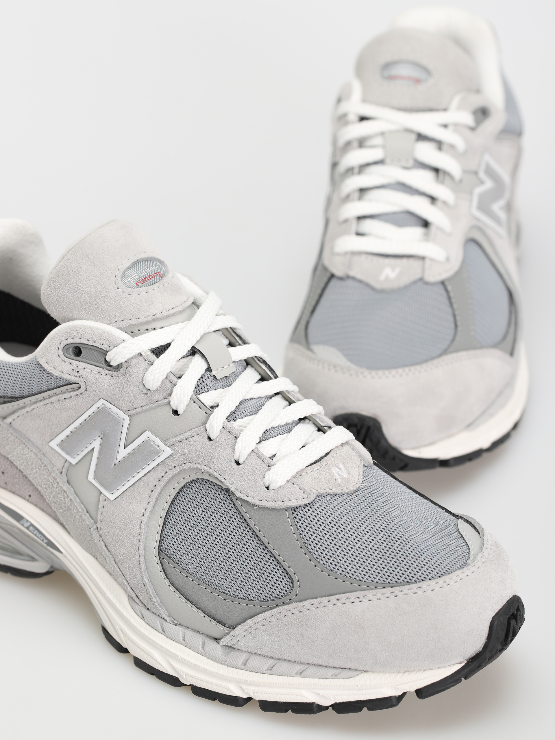 New Balance 2002 Shoes (concrete)