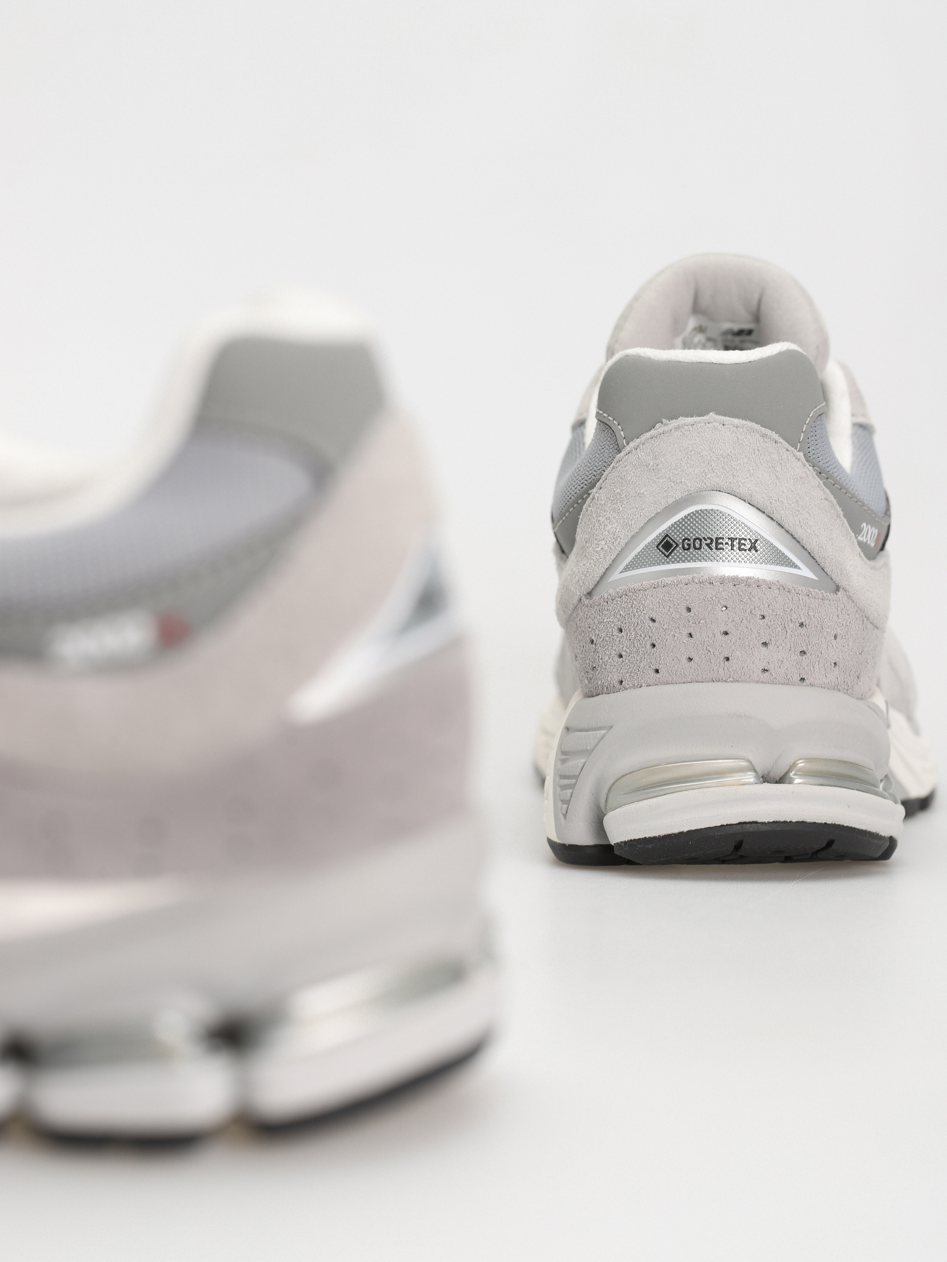 New Balance 2002 Shoes (concrete)