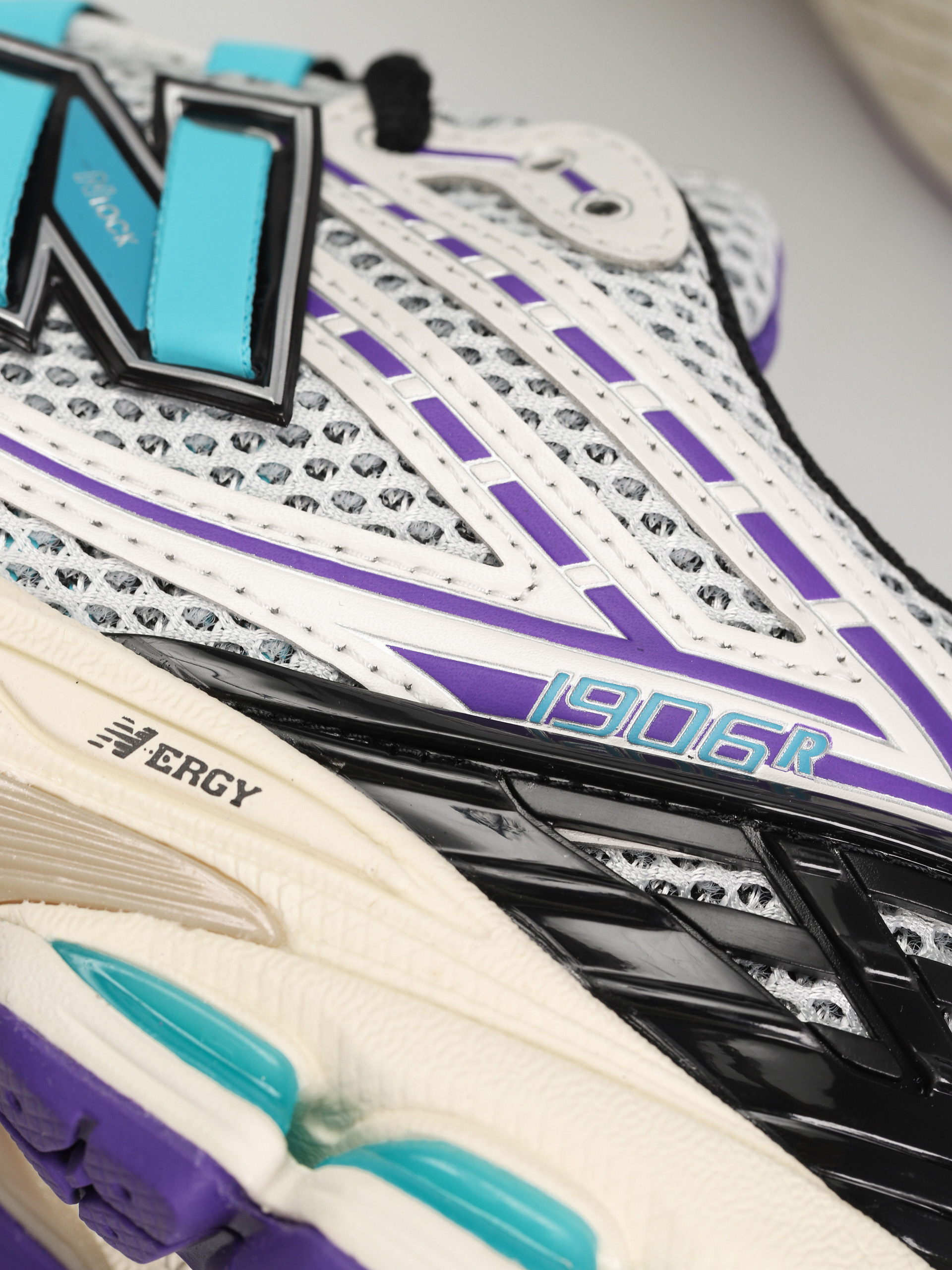 New Balance 1906 Shoes (silver/blue)