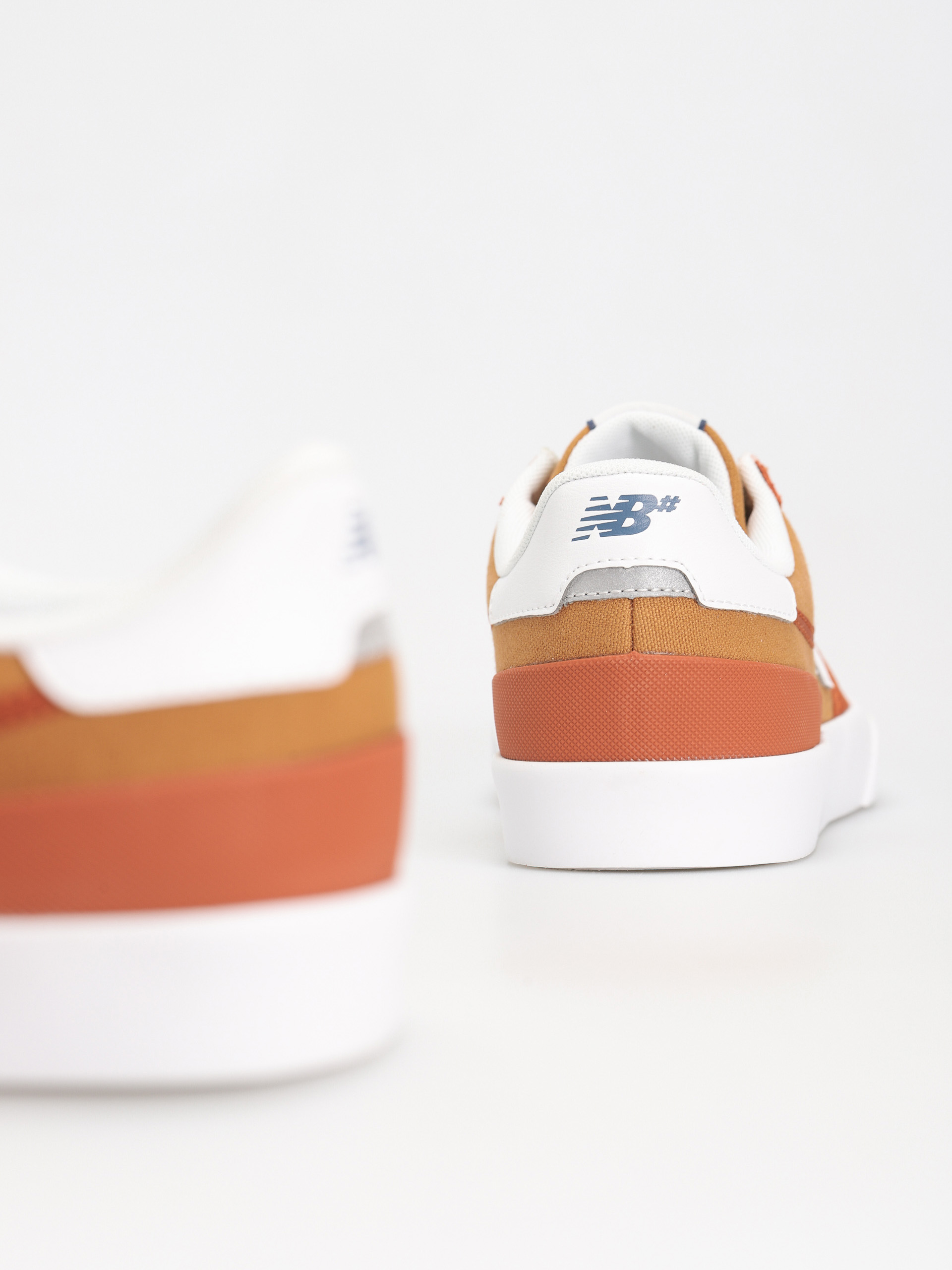 New Balance 272 Shoes (rust)