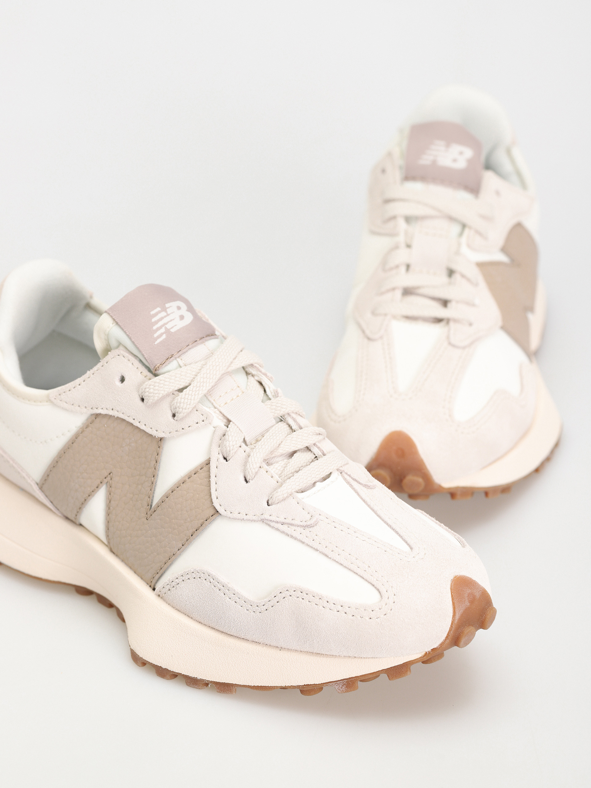 New Balance 327 Shoes (driftwood)