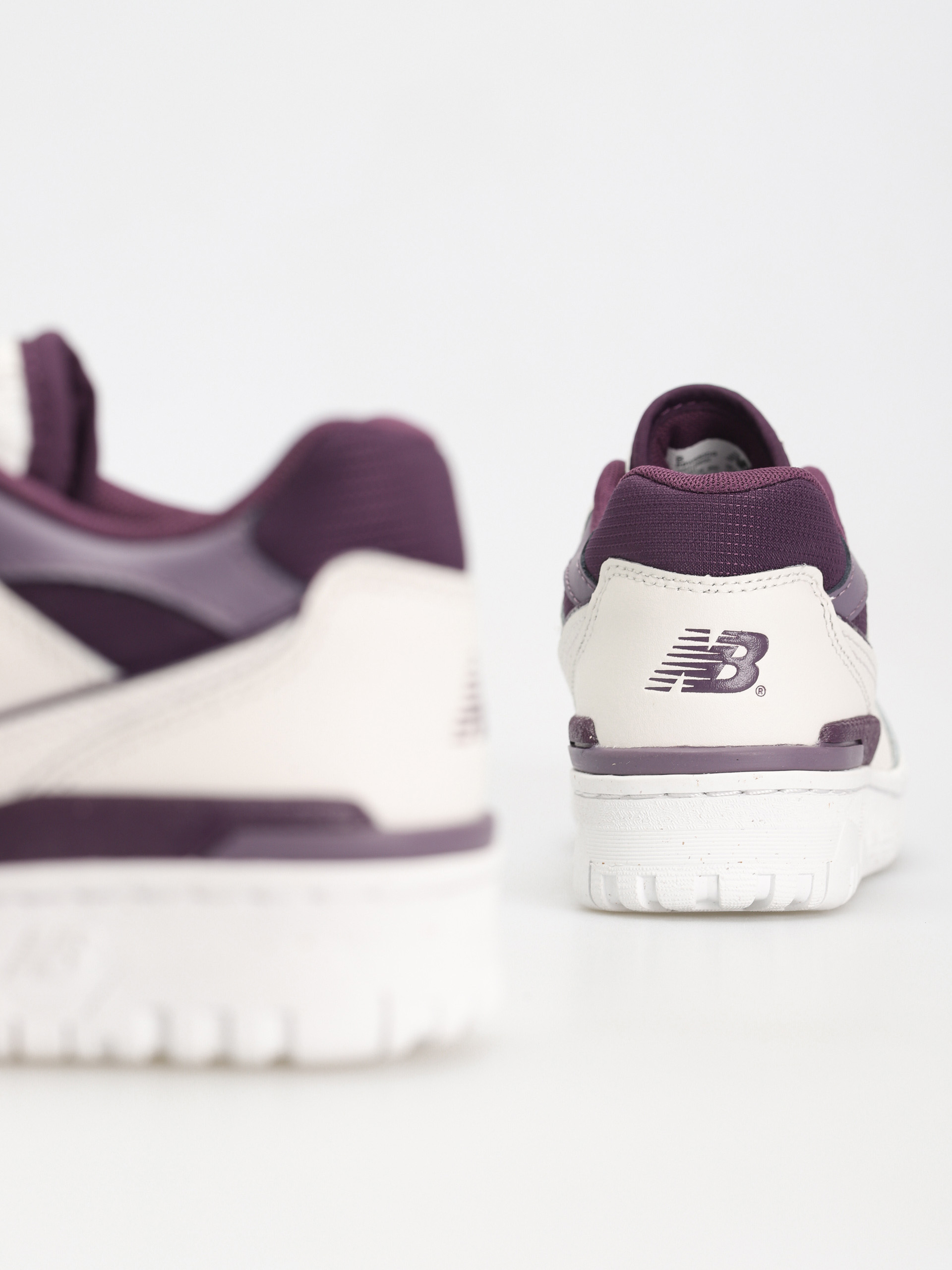 New Balance 550 Shoes Wmn (reflection)