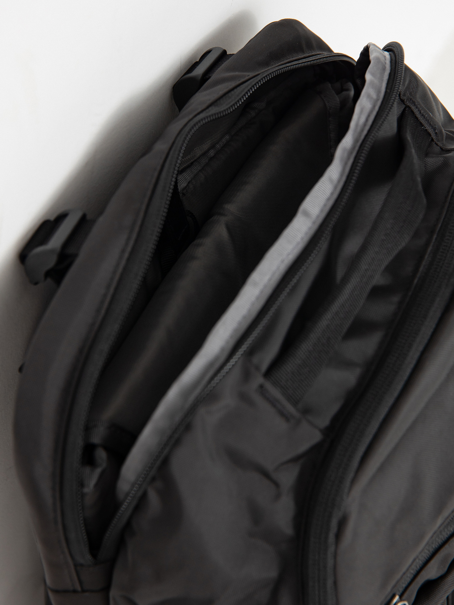 Patagonia Refugio Day Pack 30L Backpack (black)