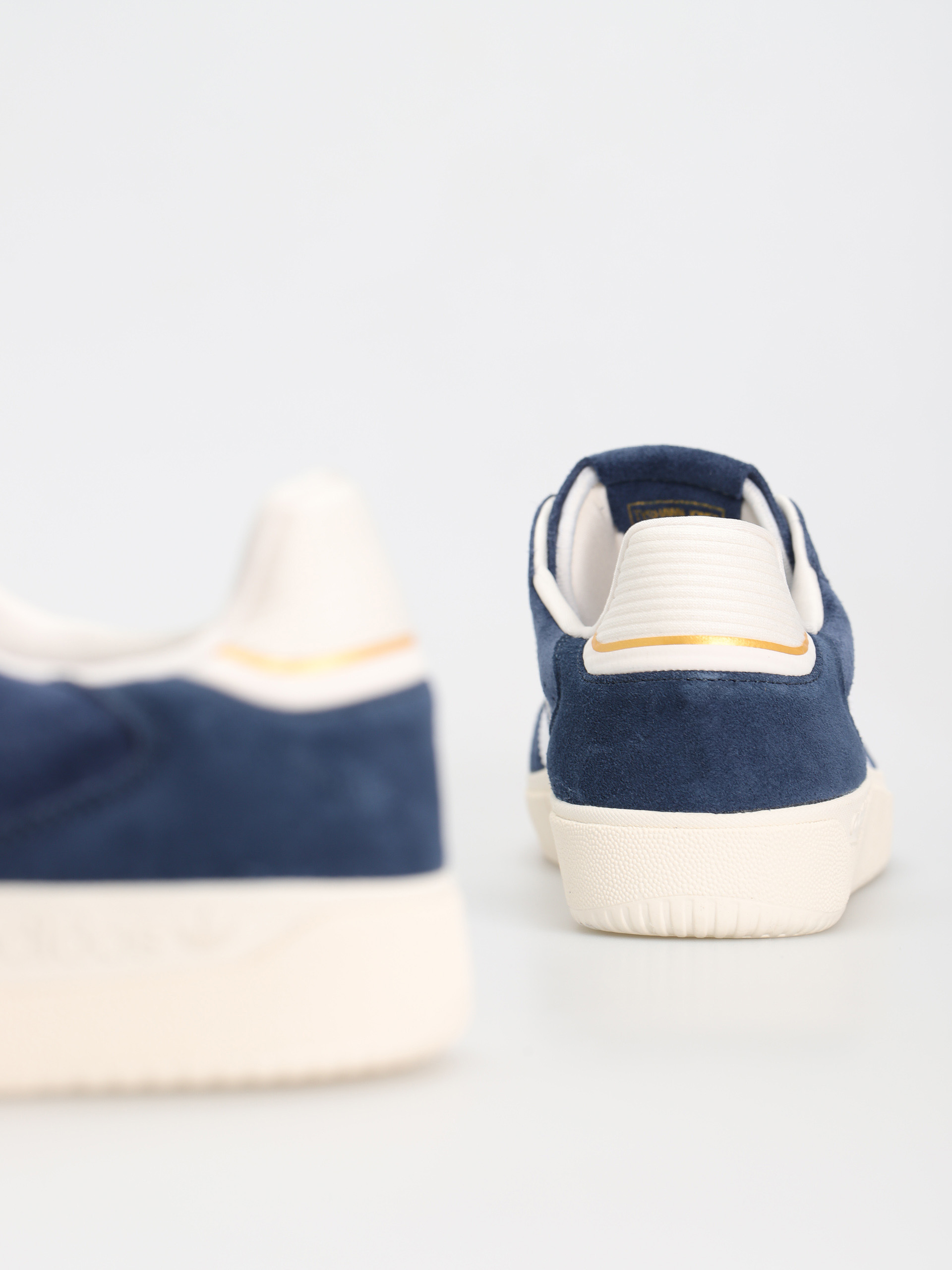 adidas Tyshawn Low Shoes (conavy/ftwwht/cwhite)