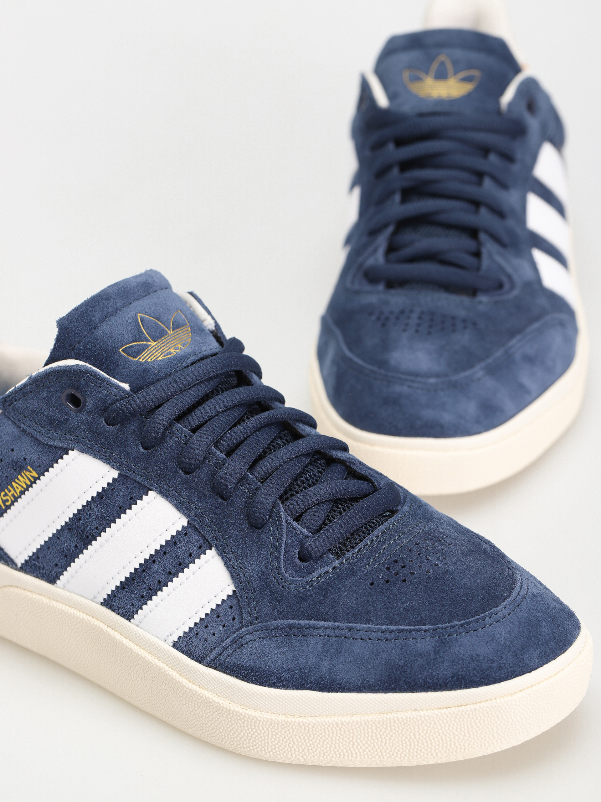 adidas Tyshawn Low Shoes (conavy/ftwwht/cwhite)