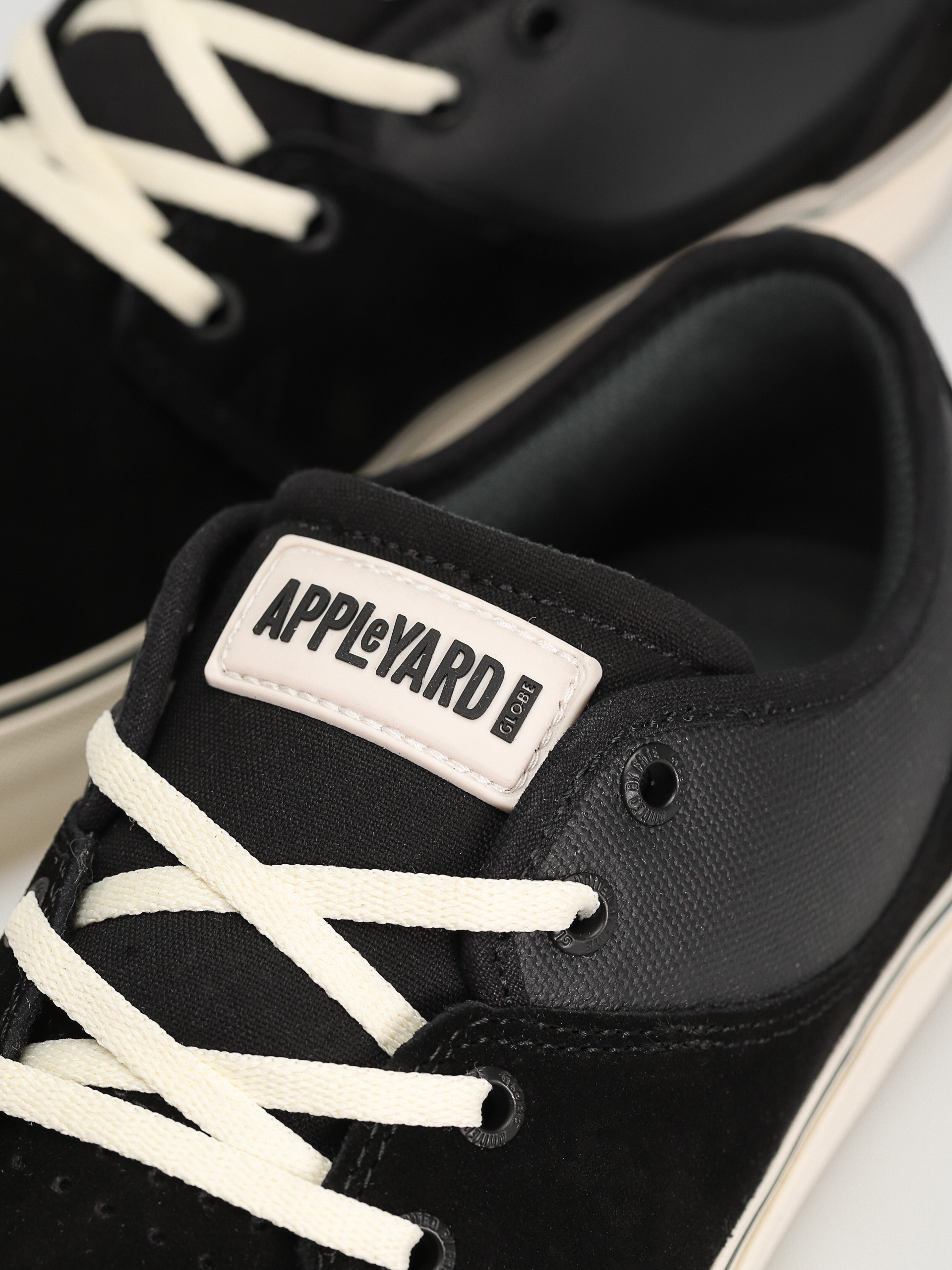 Globe Mahalo Shoes (black/antique/pine)