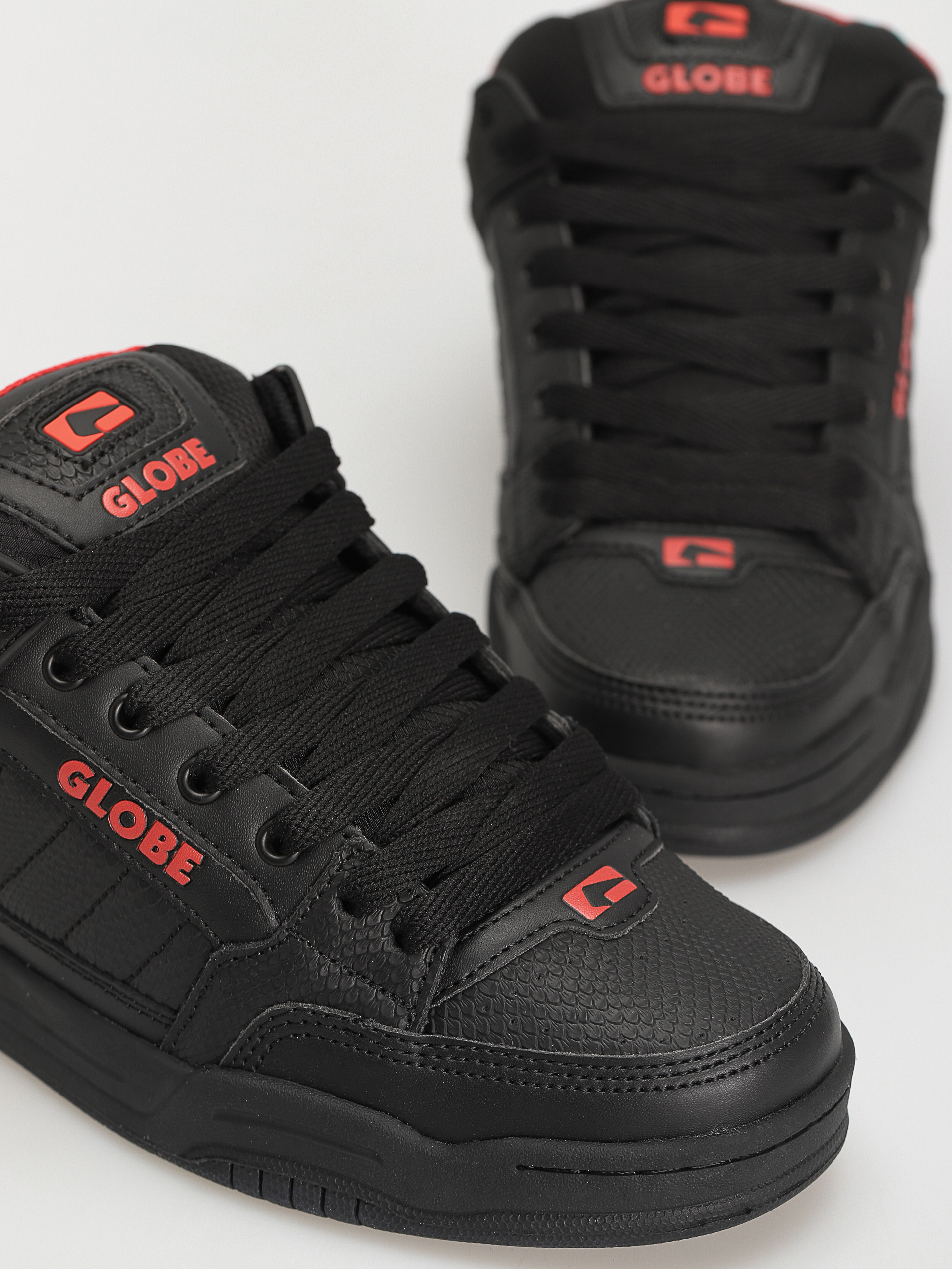 Globe Tilt Shoes (black/snake)