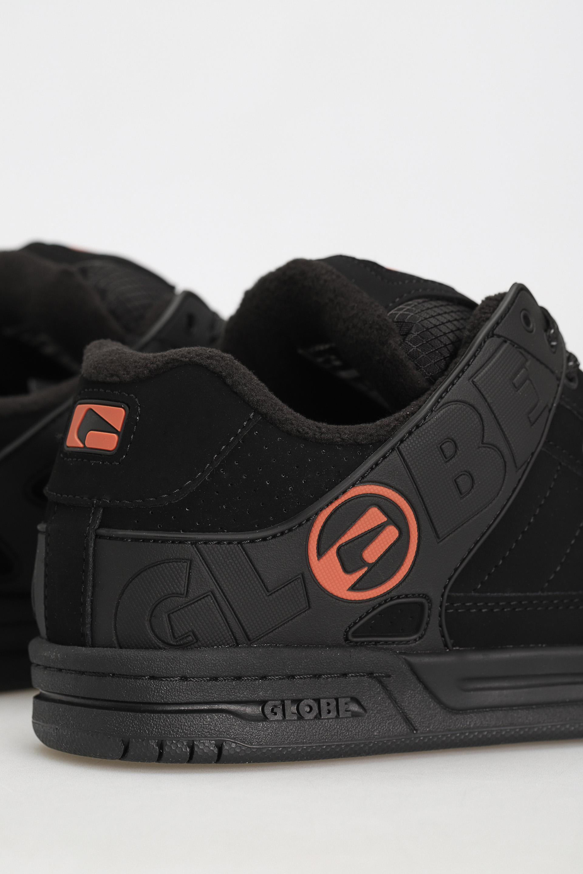 Globe Tilt Shoes (black/black/bronze)