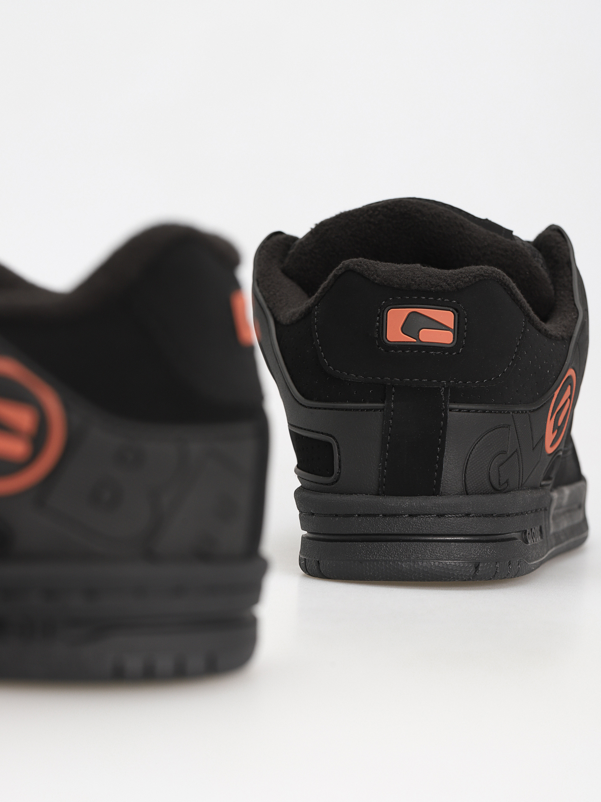 Globe Tilt Shoes (black/black/bronze)