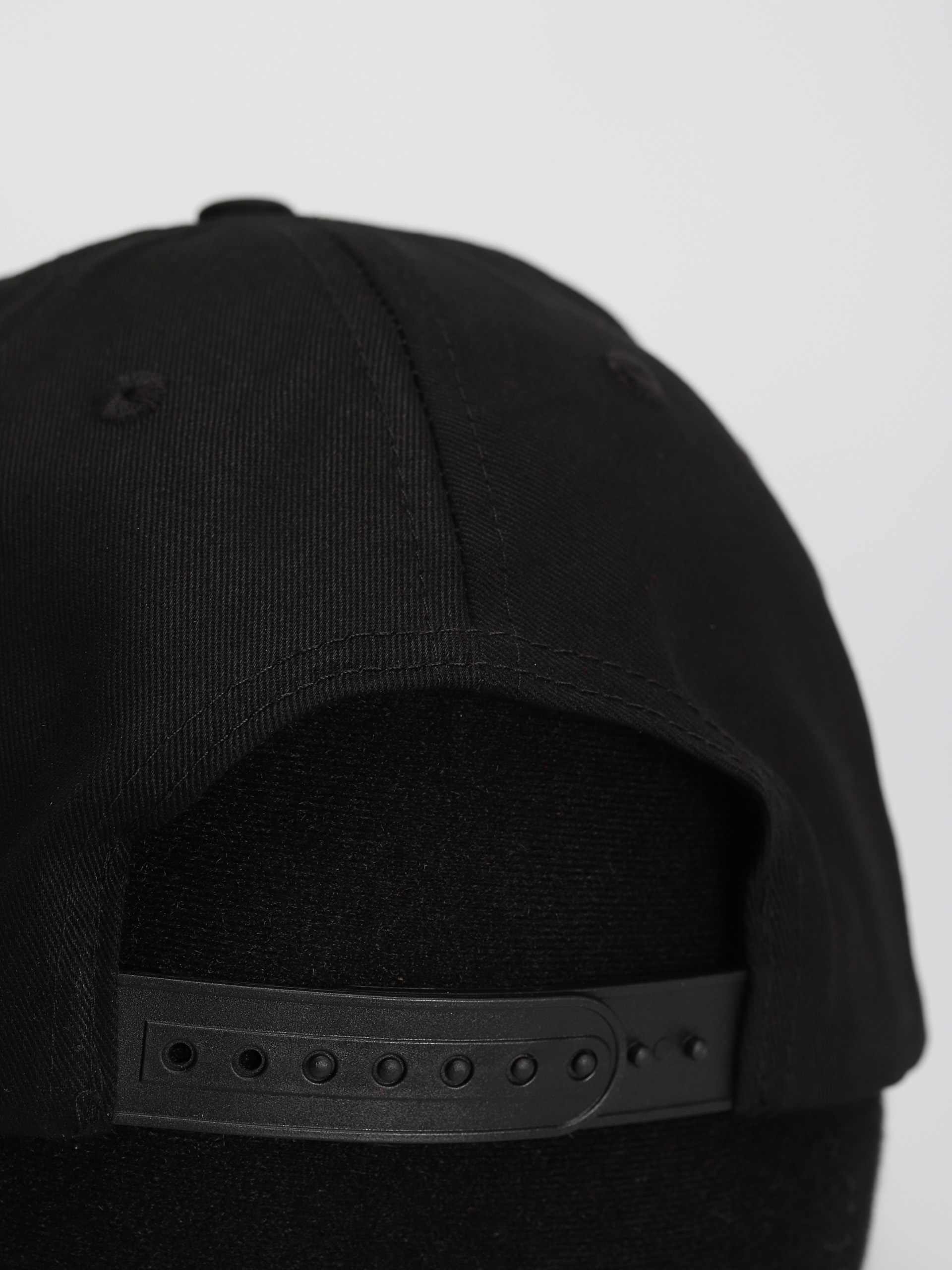 Santa Cruz Classic Dot Snapback Cap (black)