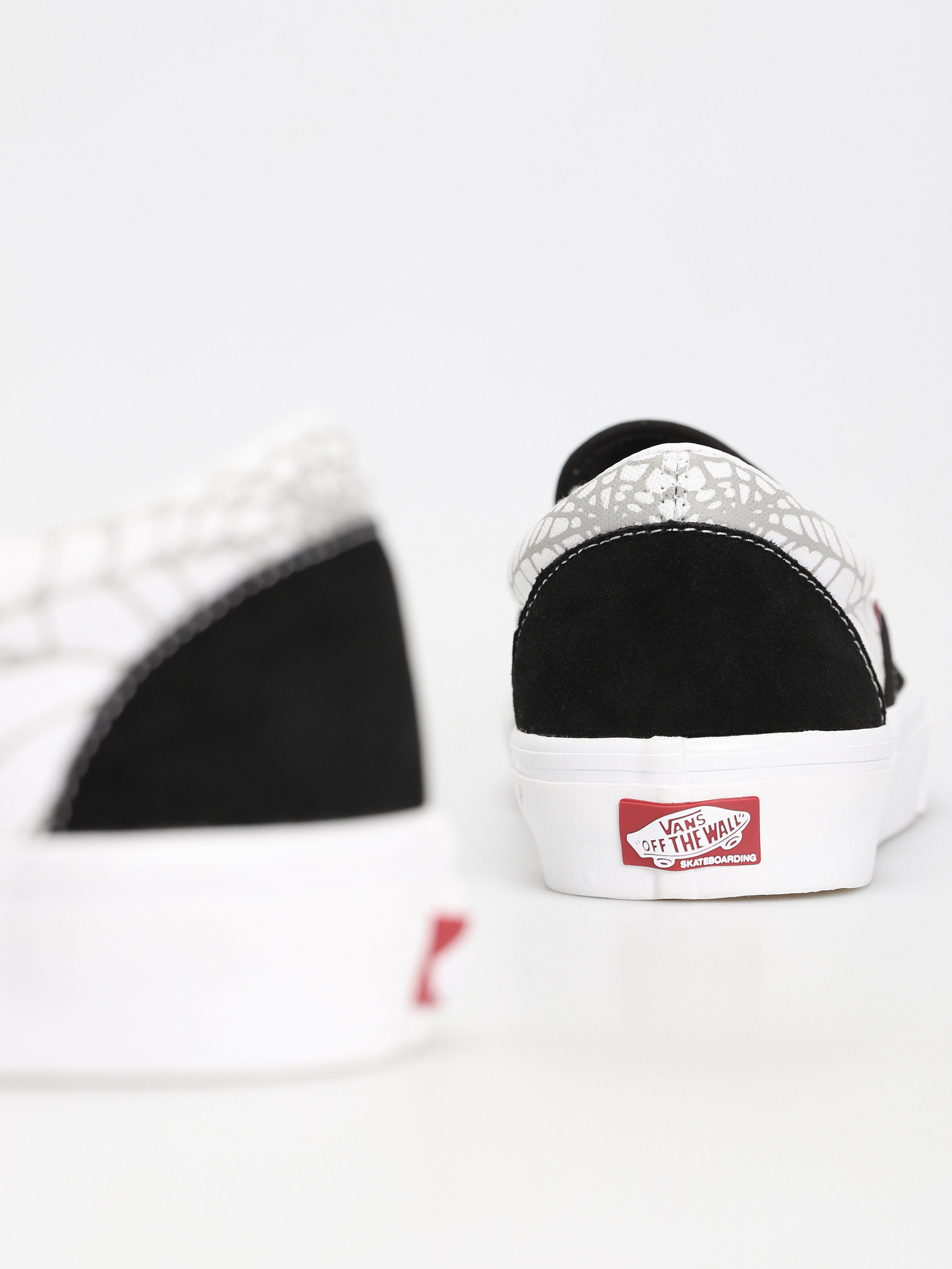 Vans Skate Slip On Shoes (black widow spider black/white/red)