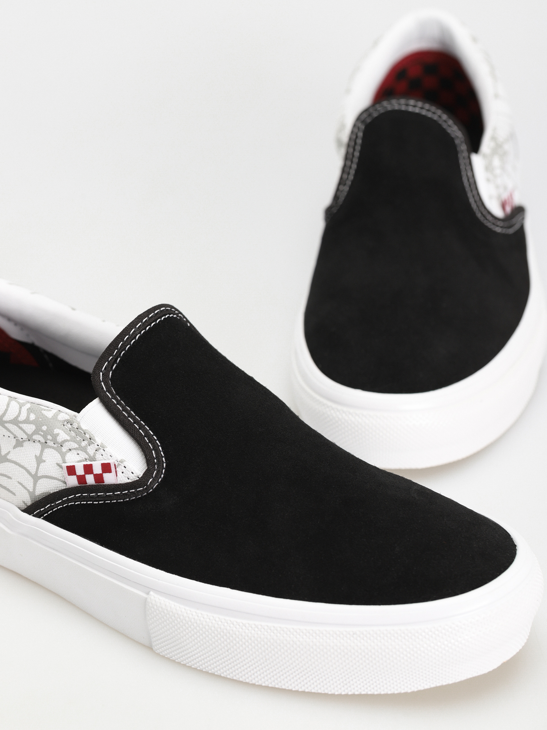Vans Skate Slip On Shoes (black widow spider black/white/red)