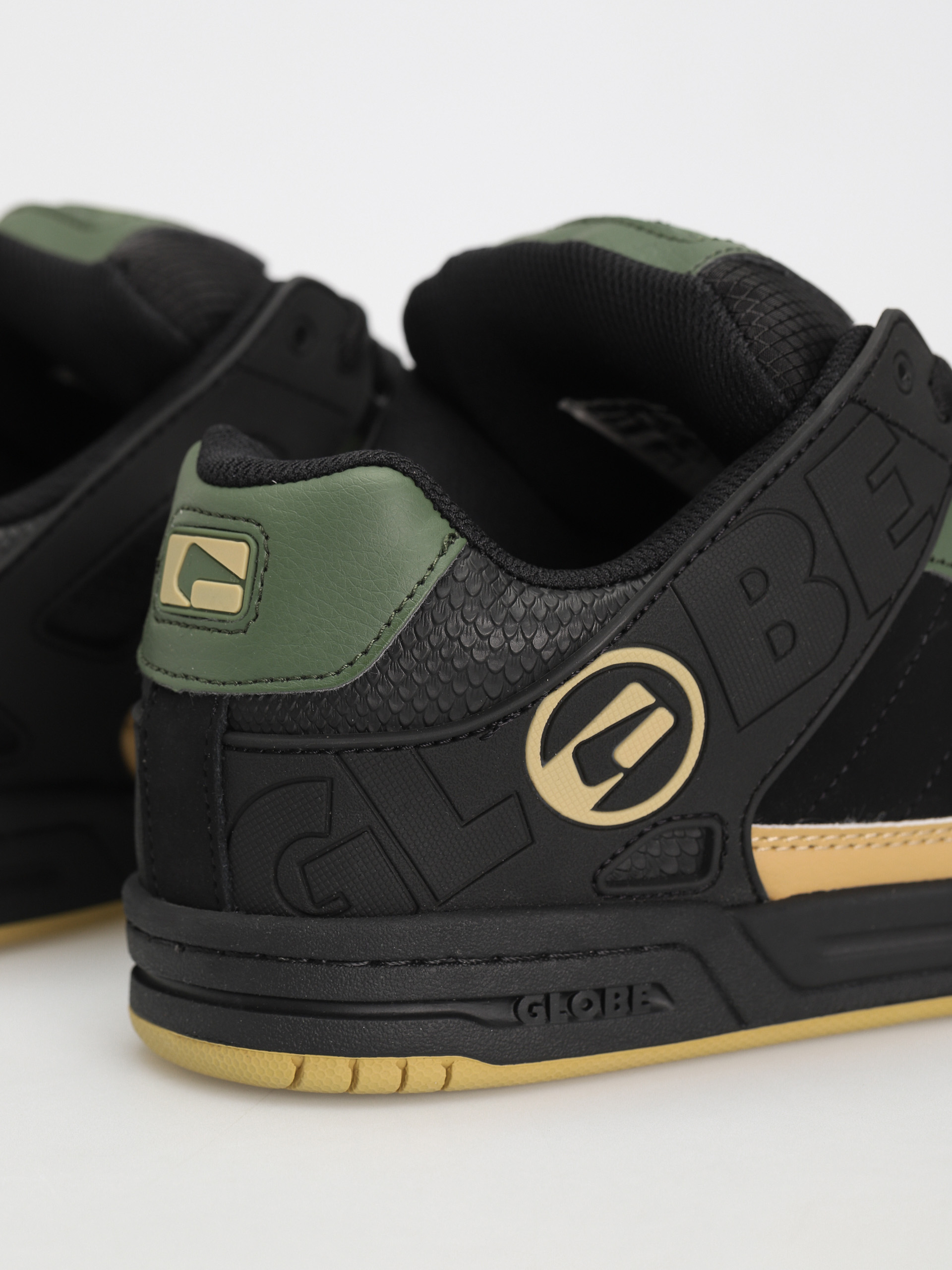 Globe Tilt Shoes (black/spruce)