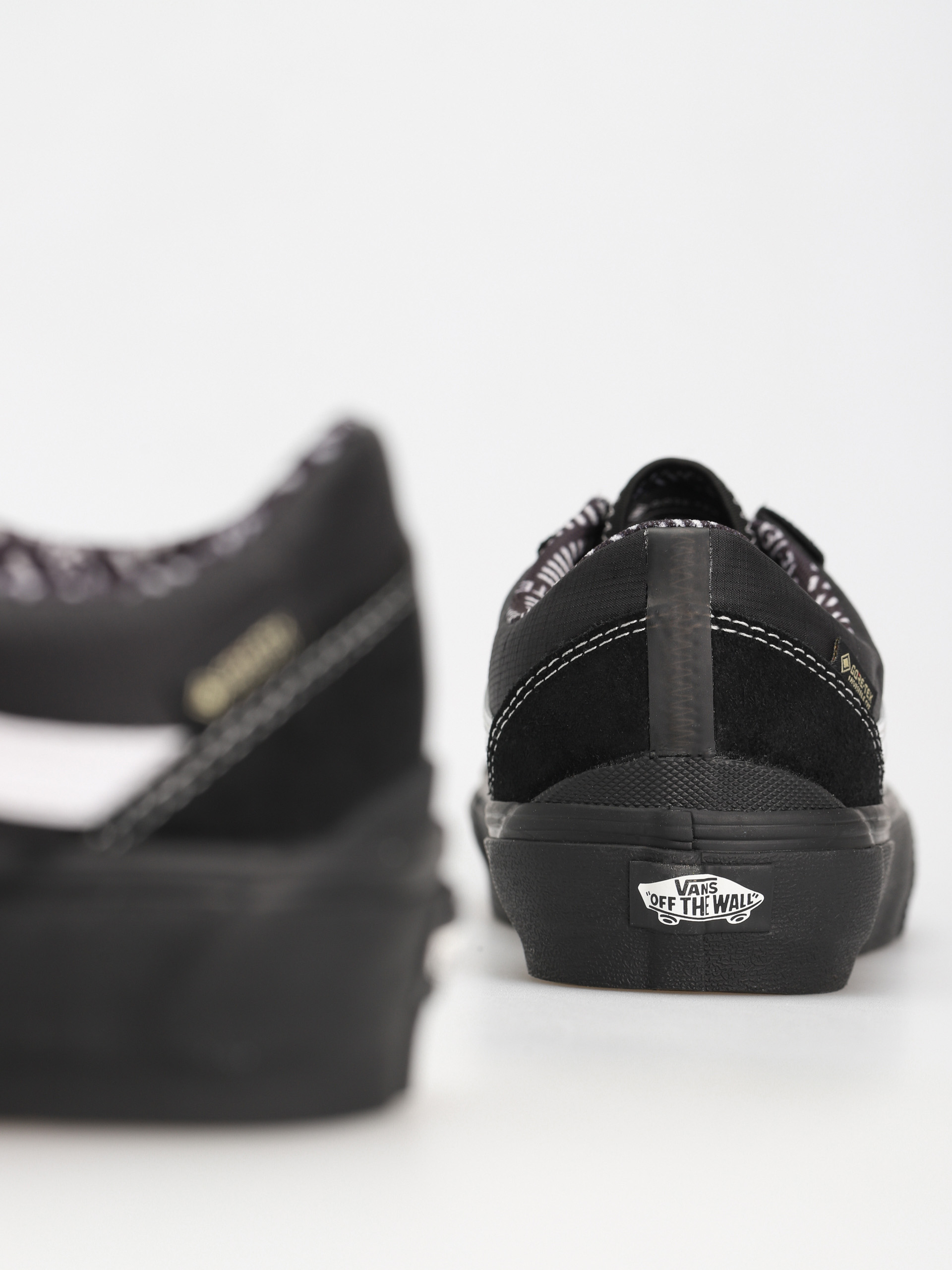 Vans Old Skool Gore Tex Shoes (gore tex black)