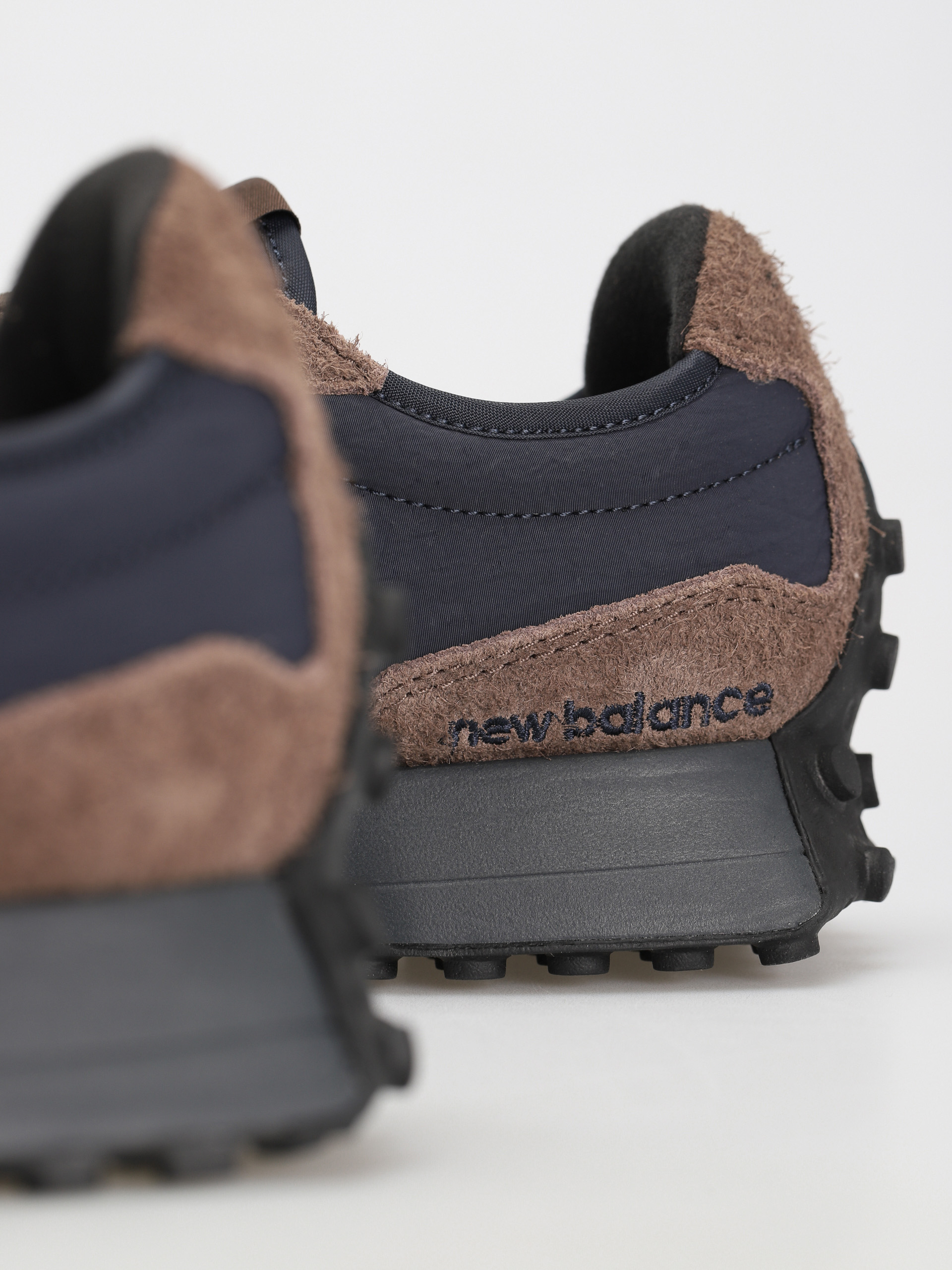 New Balance 327 Shoes (dark mushroom)