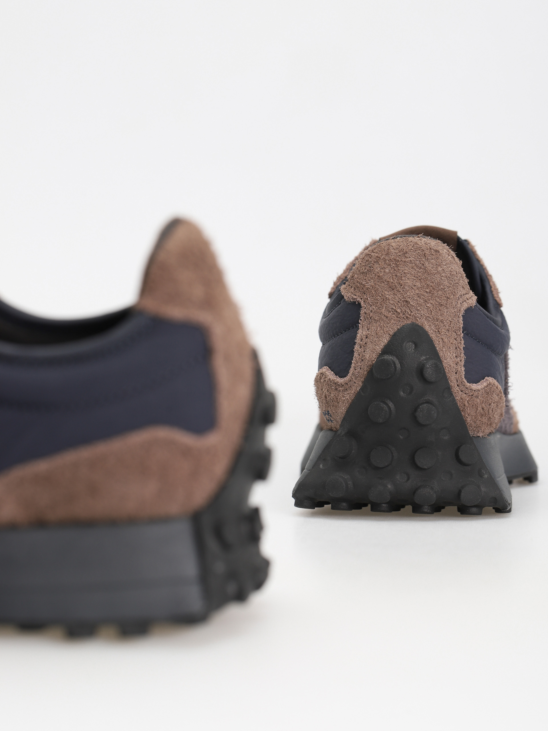 New Balance 327 Shoes (dark mushroom)