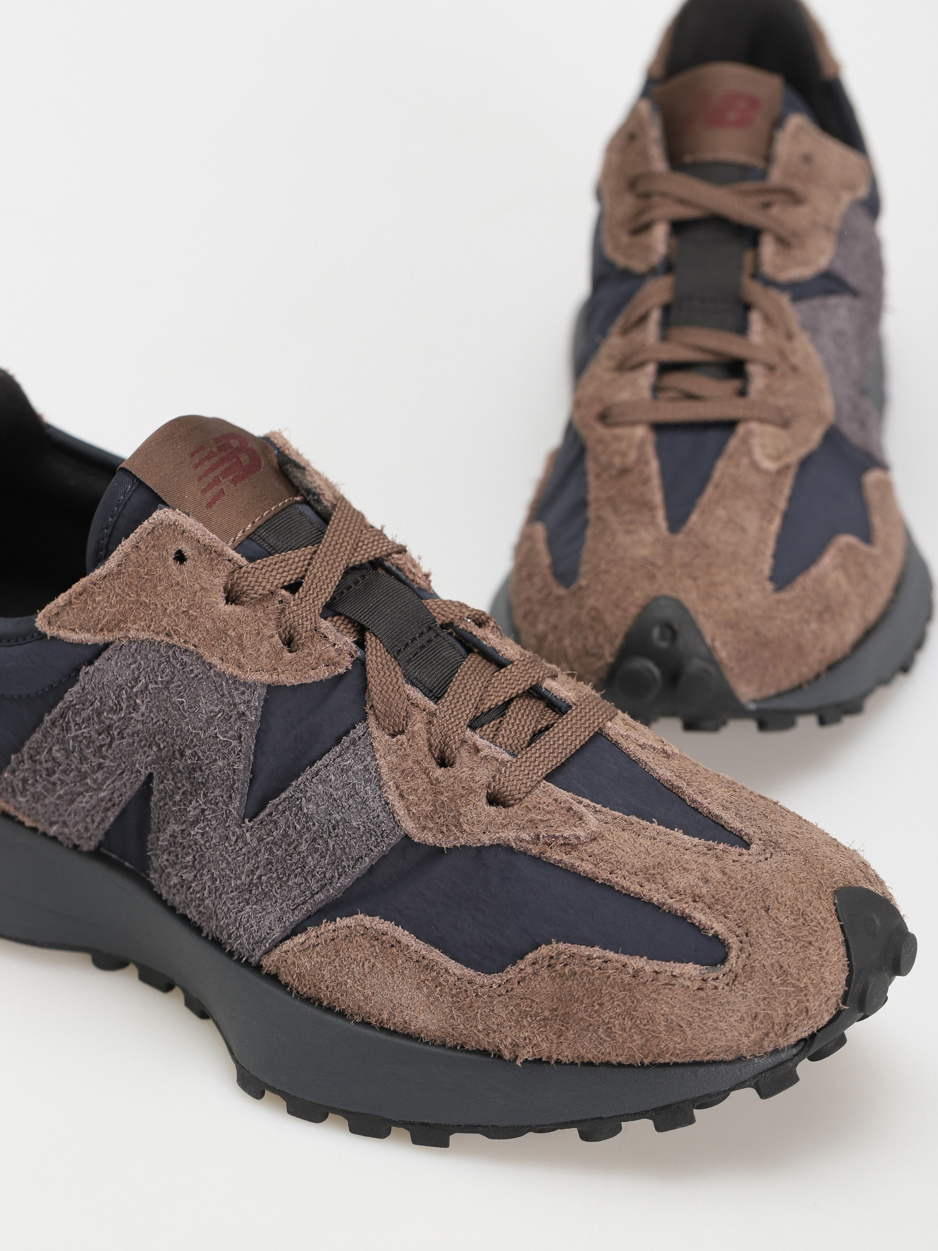 New Balance 327 Shoes (dark mushroom)