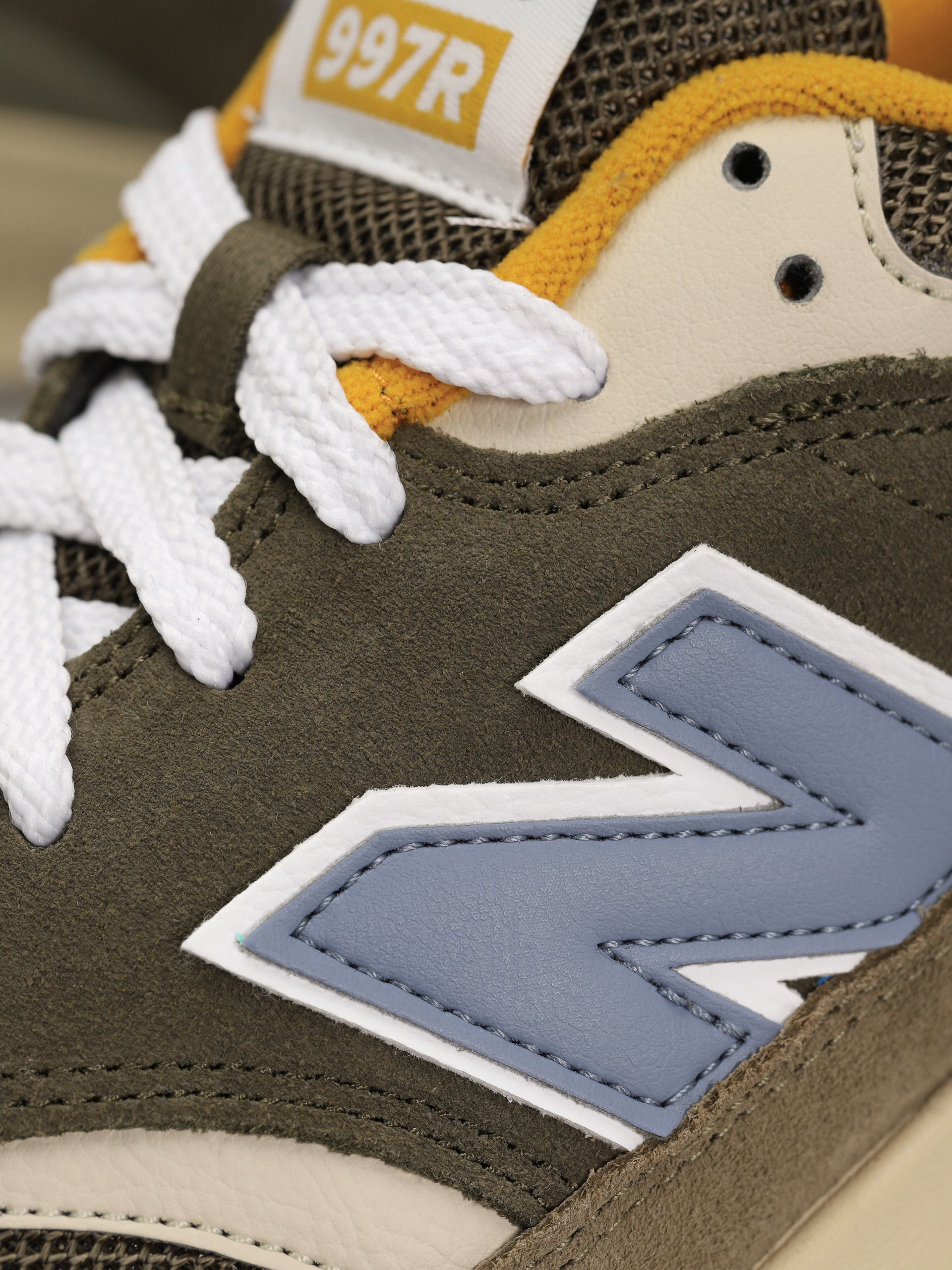 New Balance 997 Shoes (covert green)