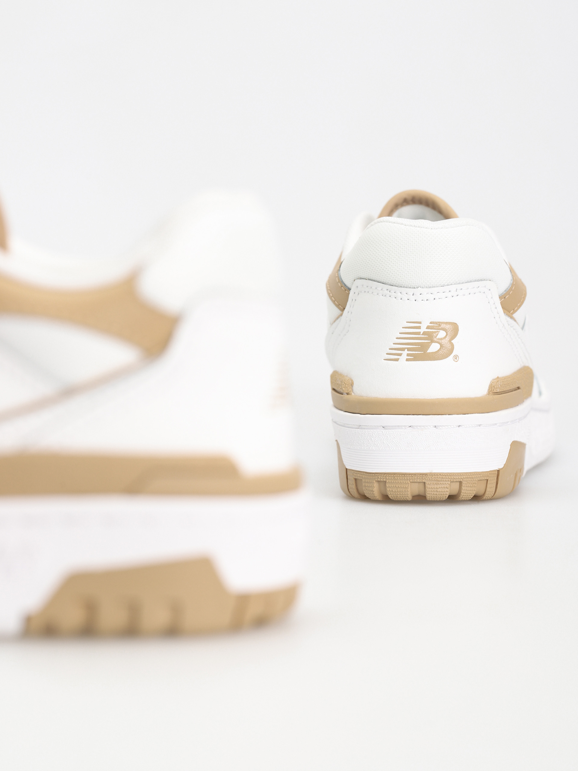 New Balance 550 Shoes Wmn (white)