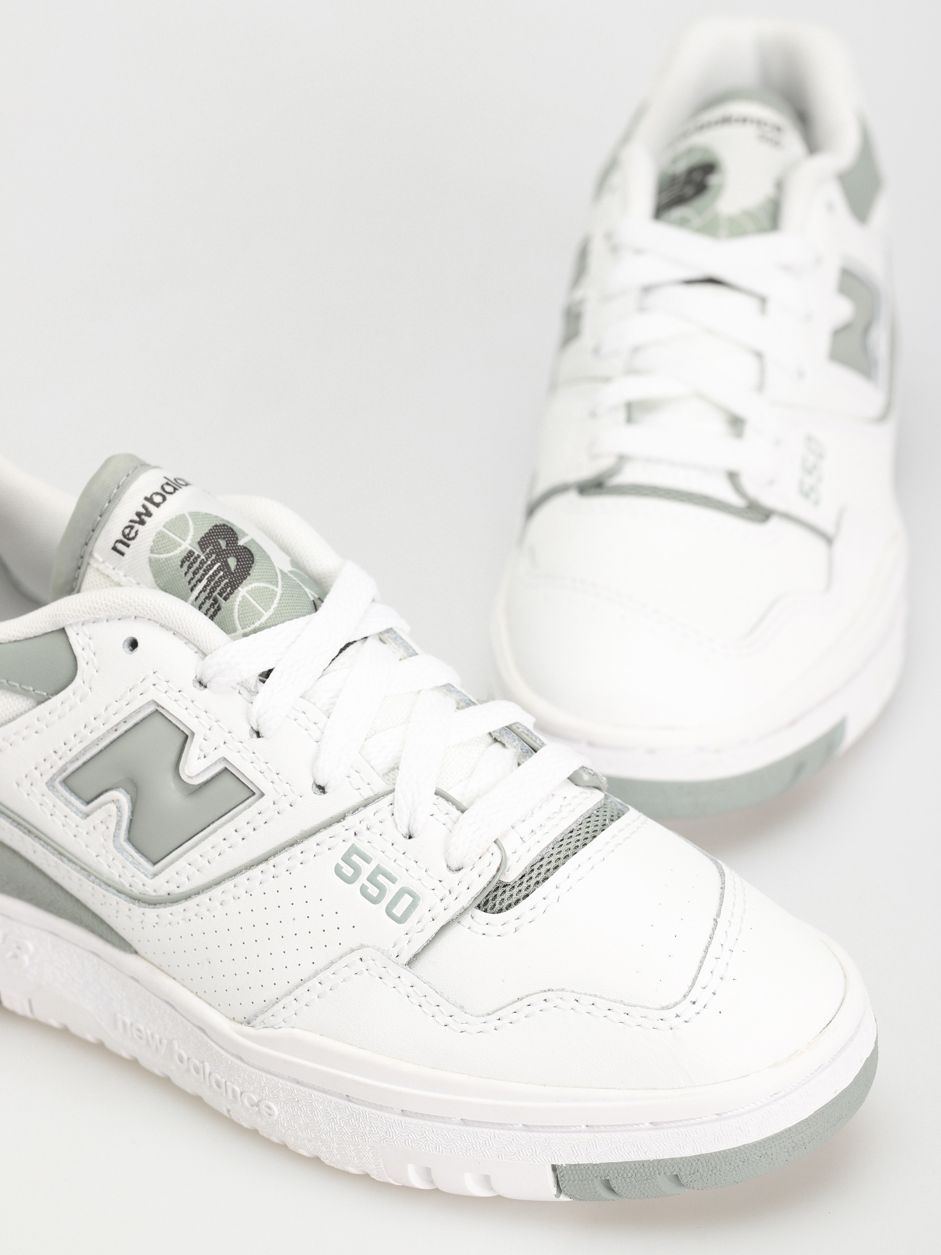 New Balance 550 Shoes Wmn (white)