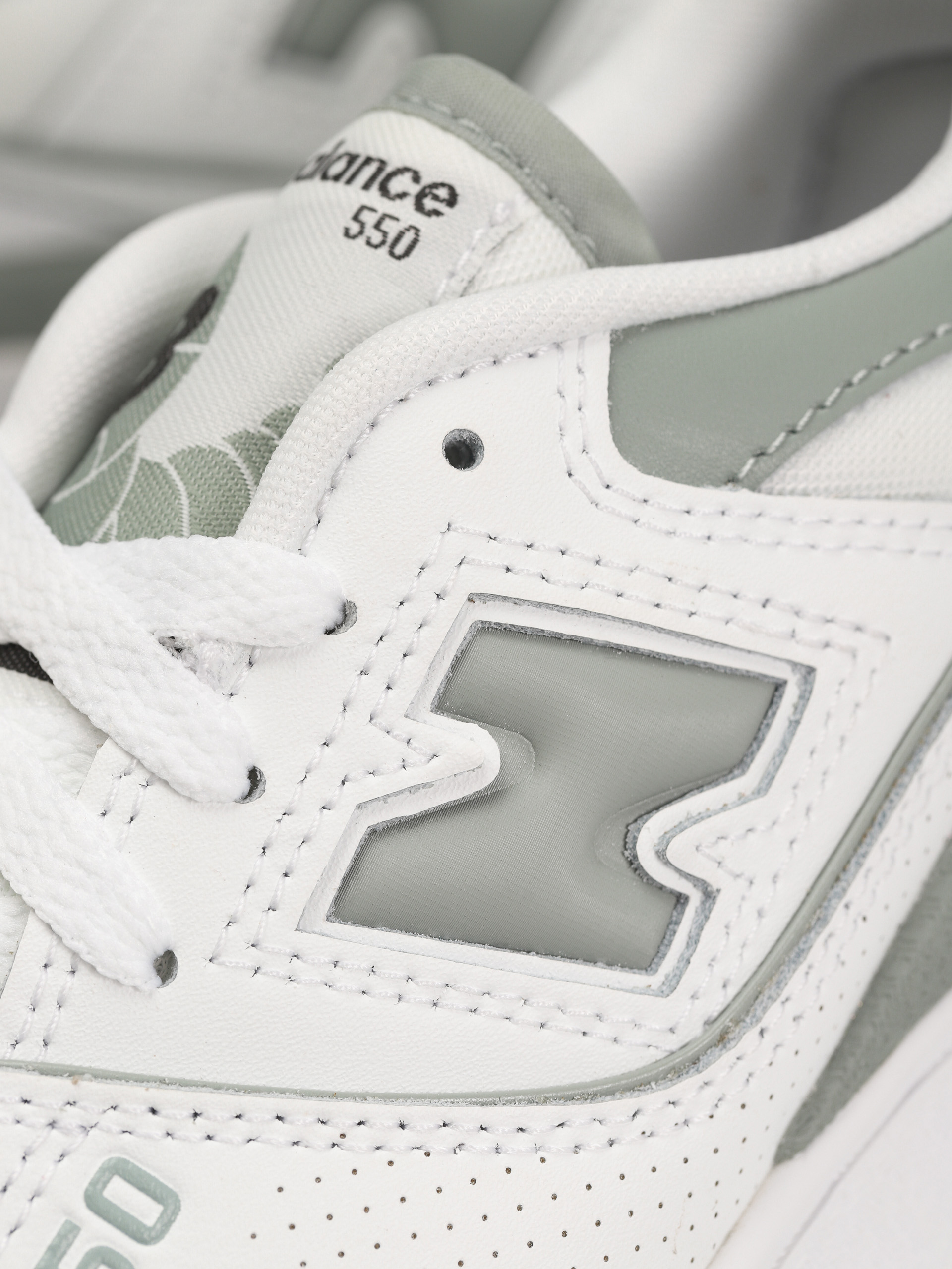 New Balance 550 Shoes Wmn (white)