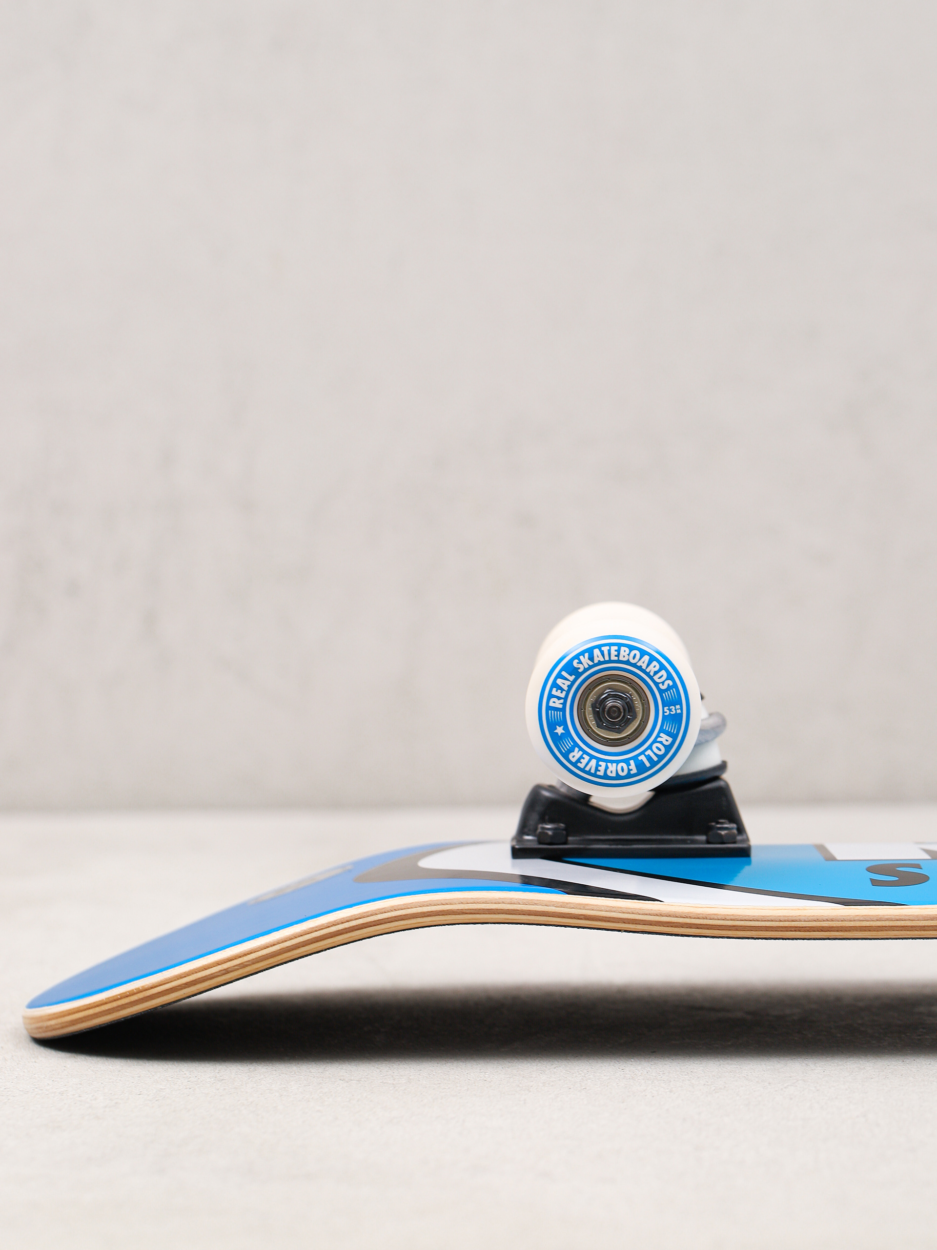 Real Classic Oval Skateboard (medium blue)