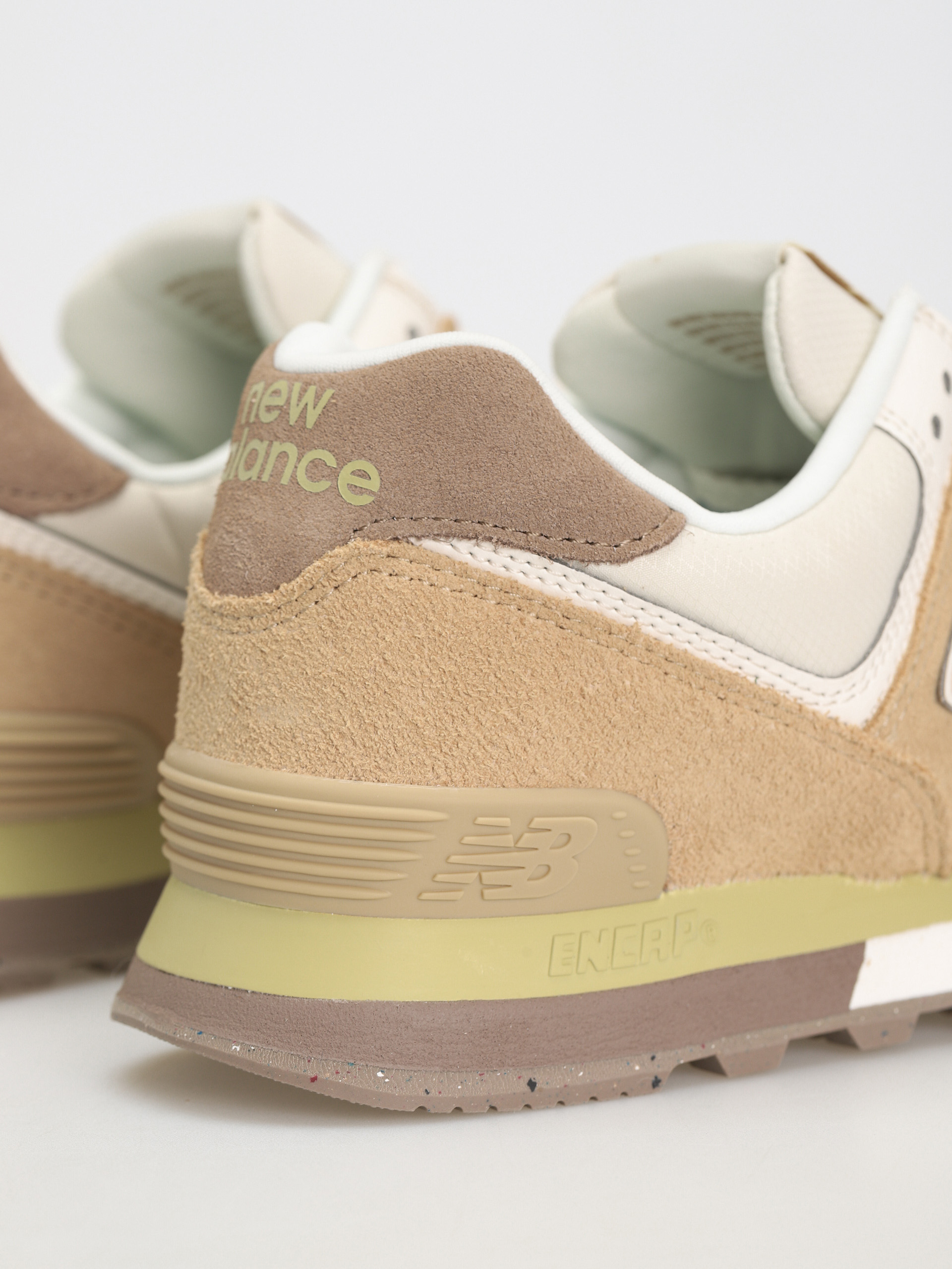 New Balance 574 Shoes (beige)