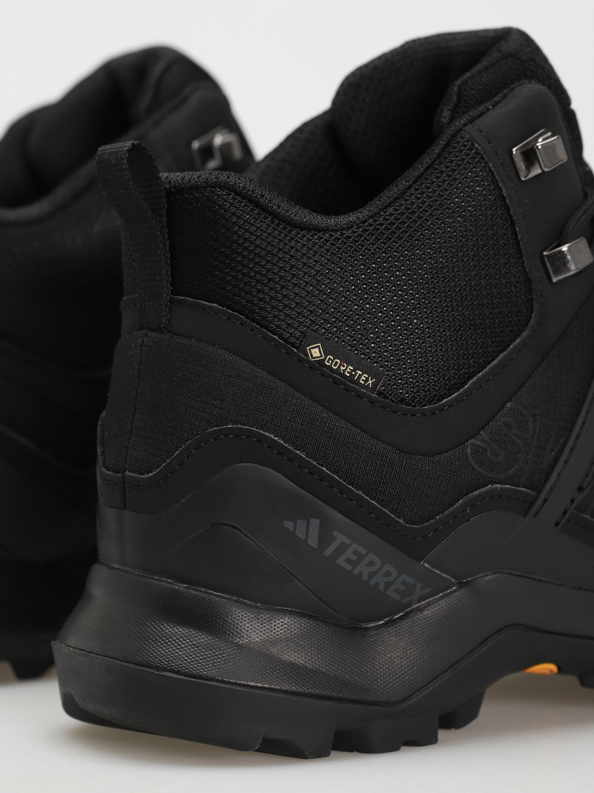 adidas Originals Terrex Swift R2 Mid Gtx Schuhe (cblack/cblack/carbon)