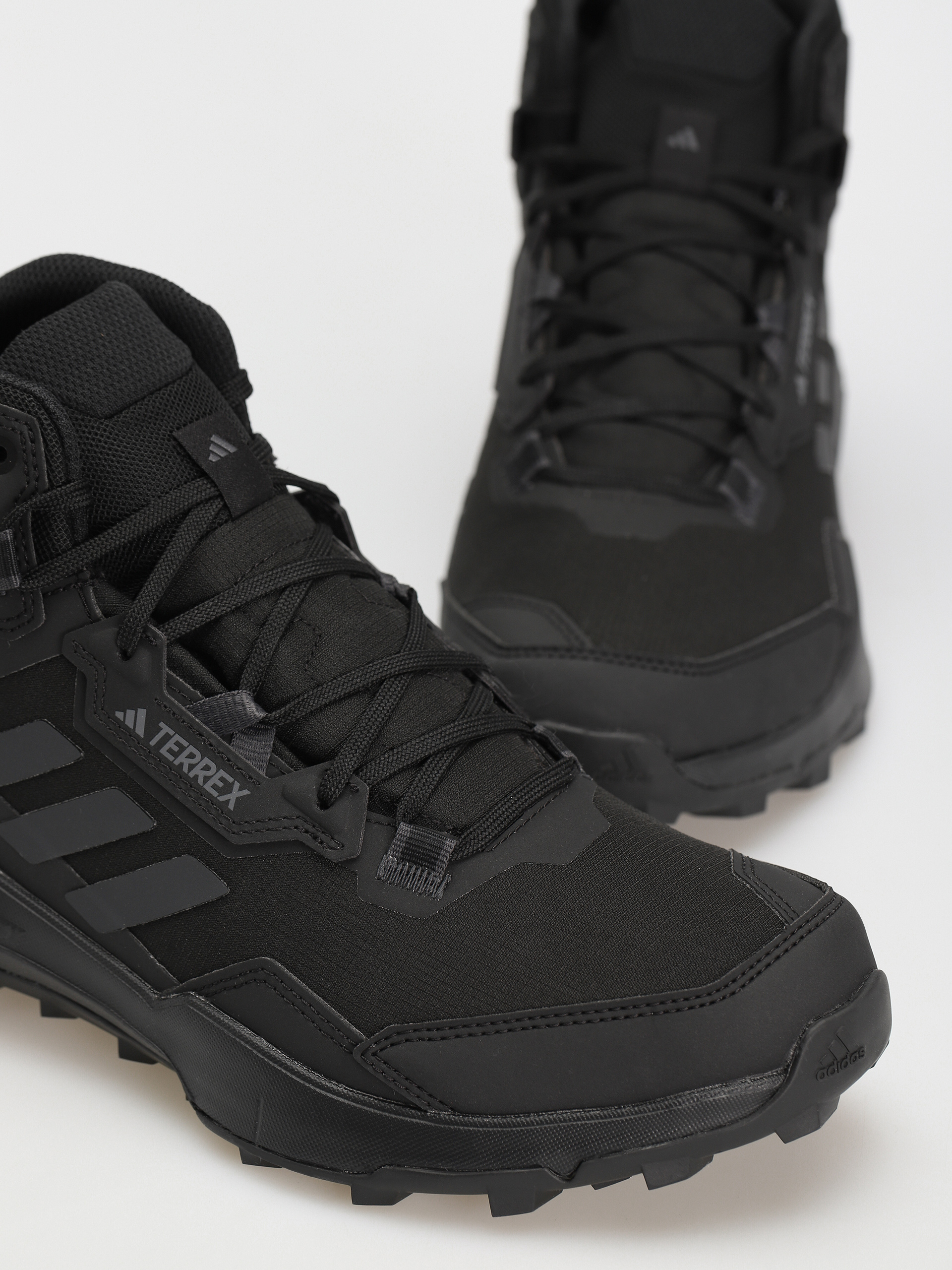 adidas Originals Terrex Ax4 Mid Gtx Shoes (cblack/carbon/grefou)
