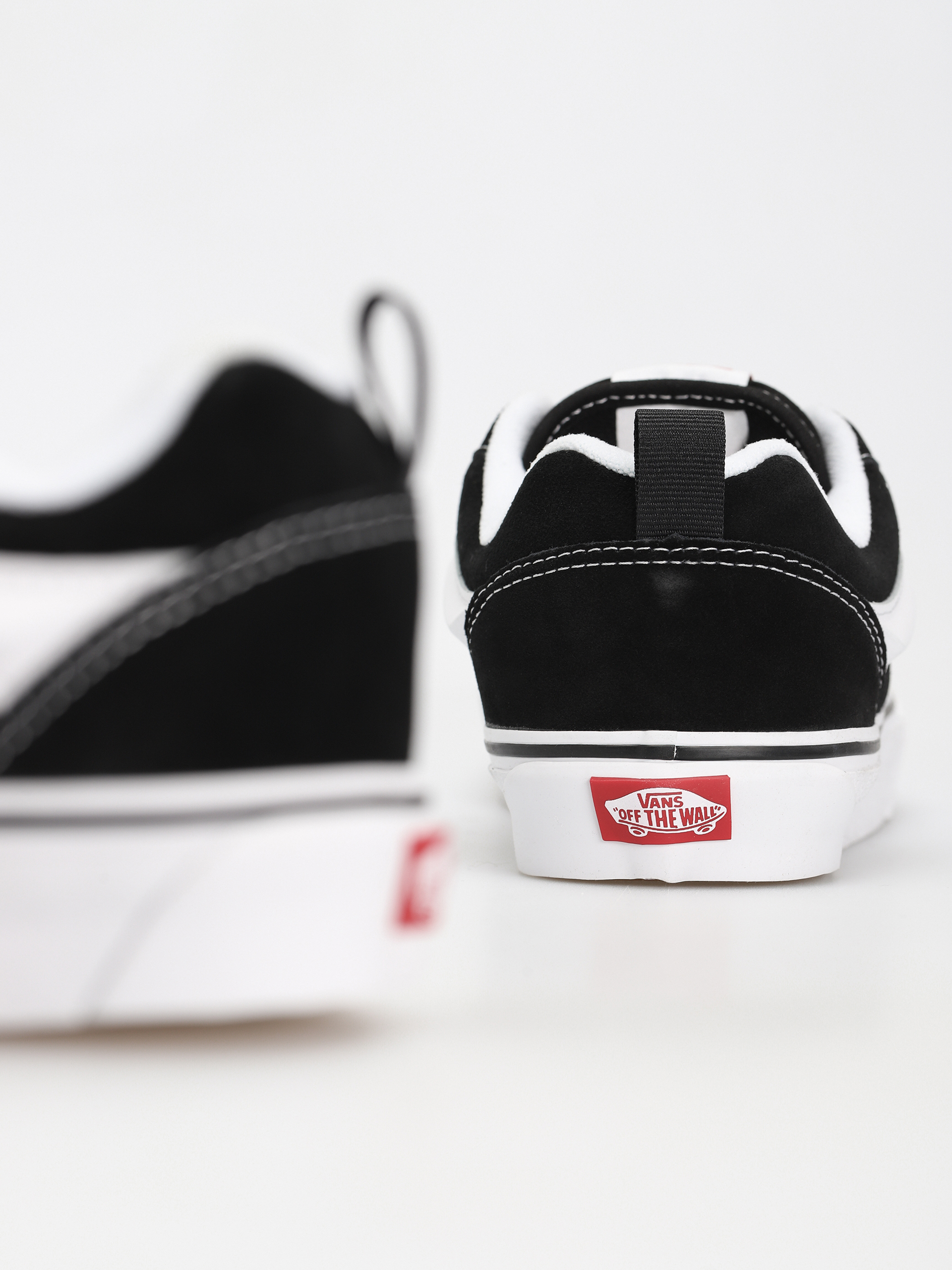Vans Knu Skool Schuhe (black/true white)