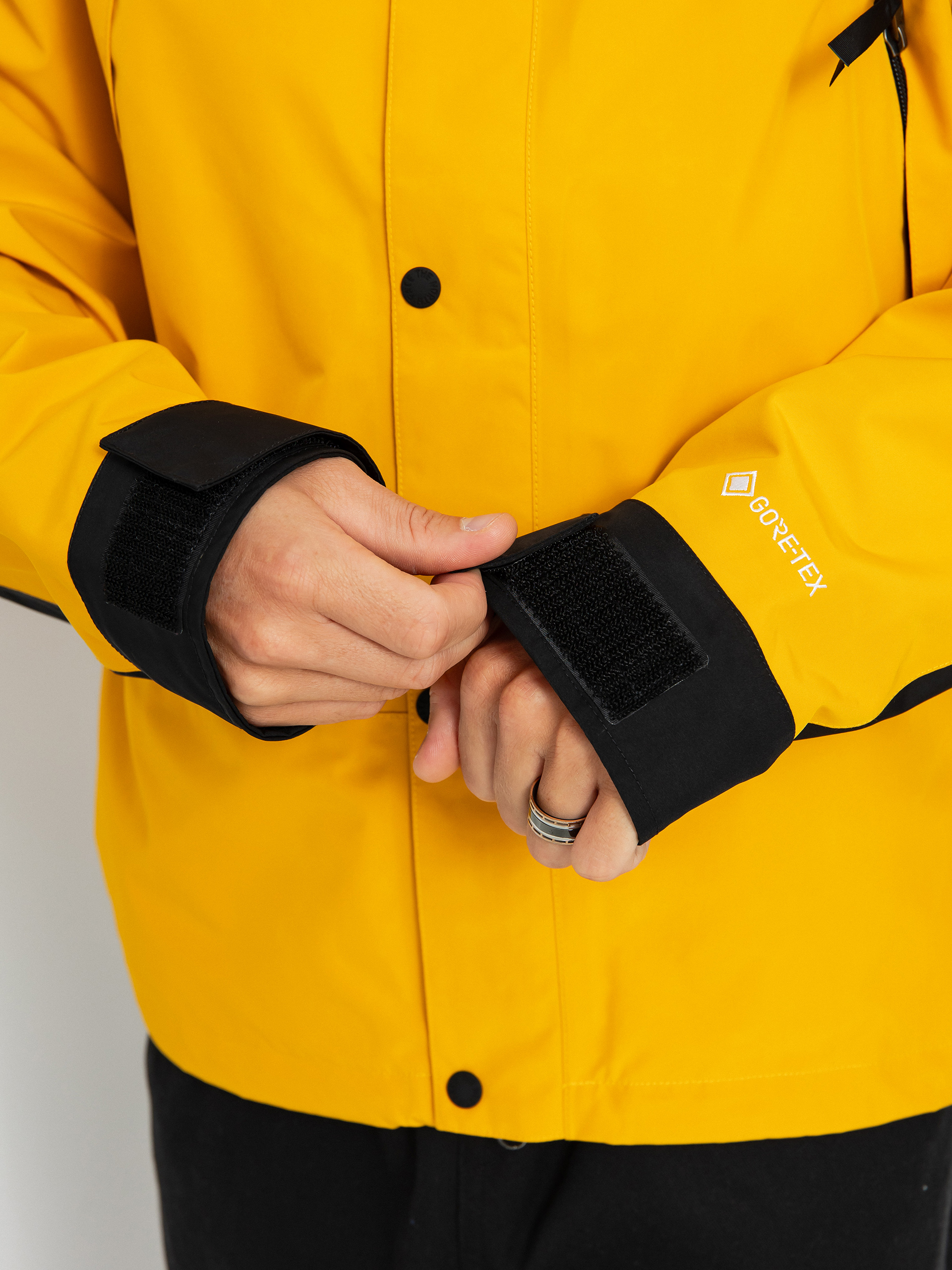 The North Face Gtx Mtn Jacket - yellow (summit gold/tnf black)