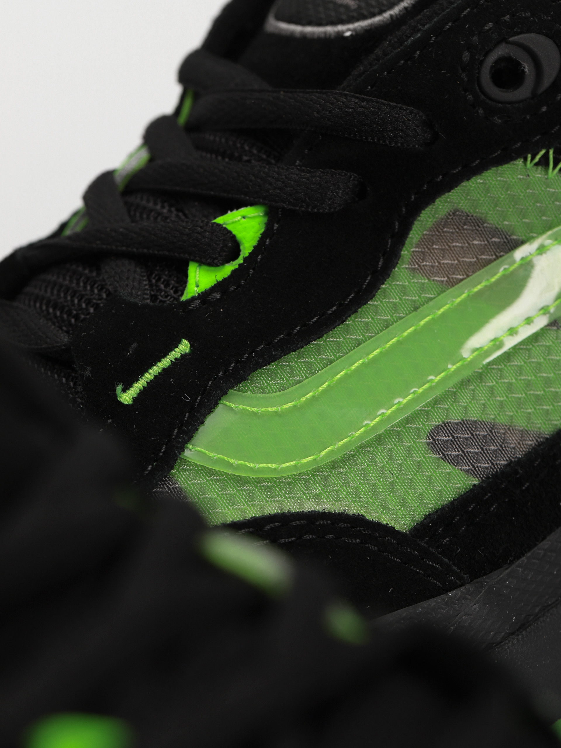 Vans Wayvee Shoes (glow skulls green/black)