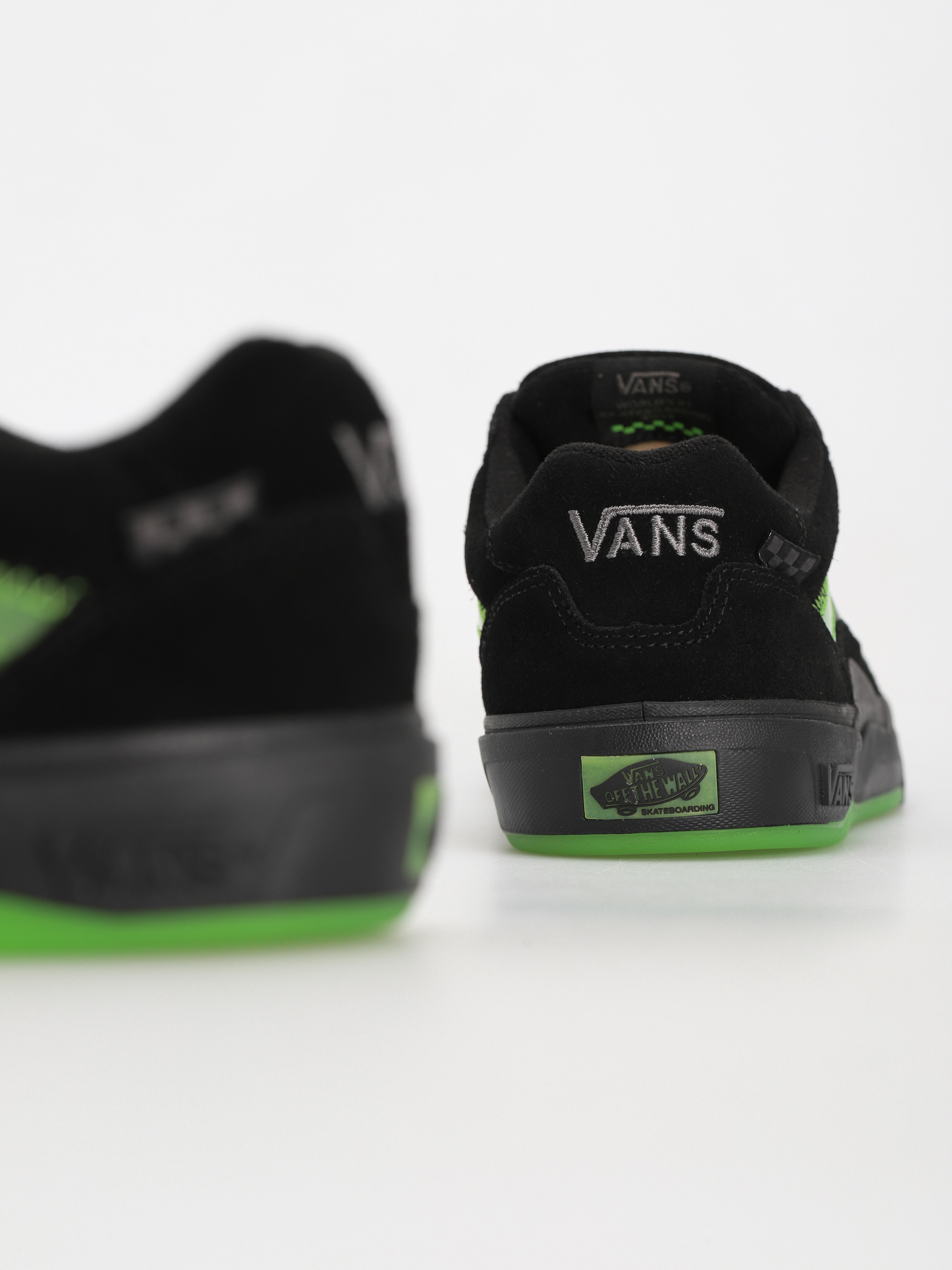 Vans Wayvee Shoes (glow skulls green/black)
