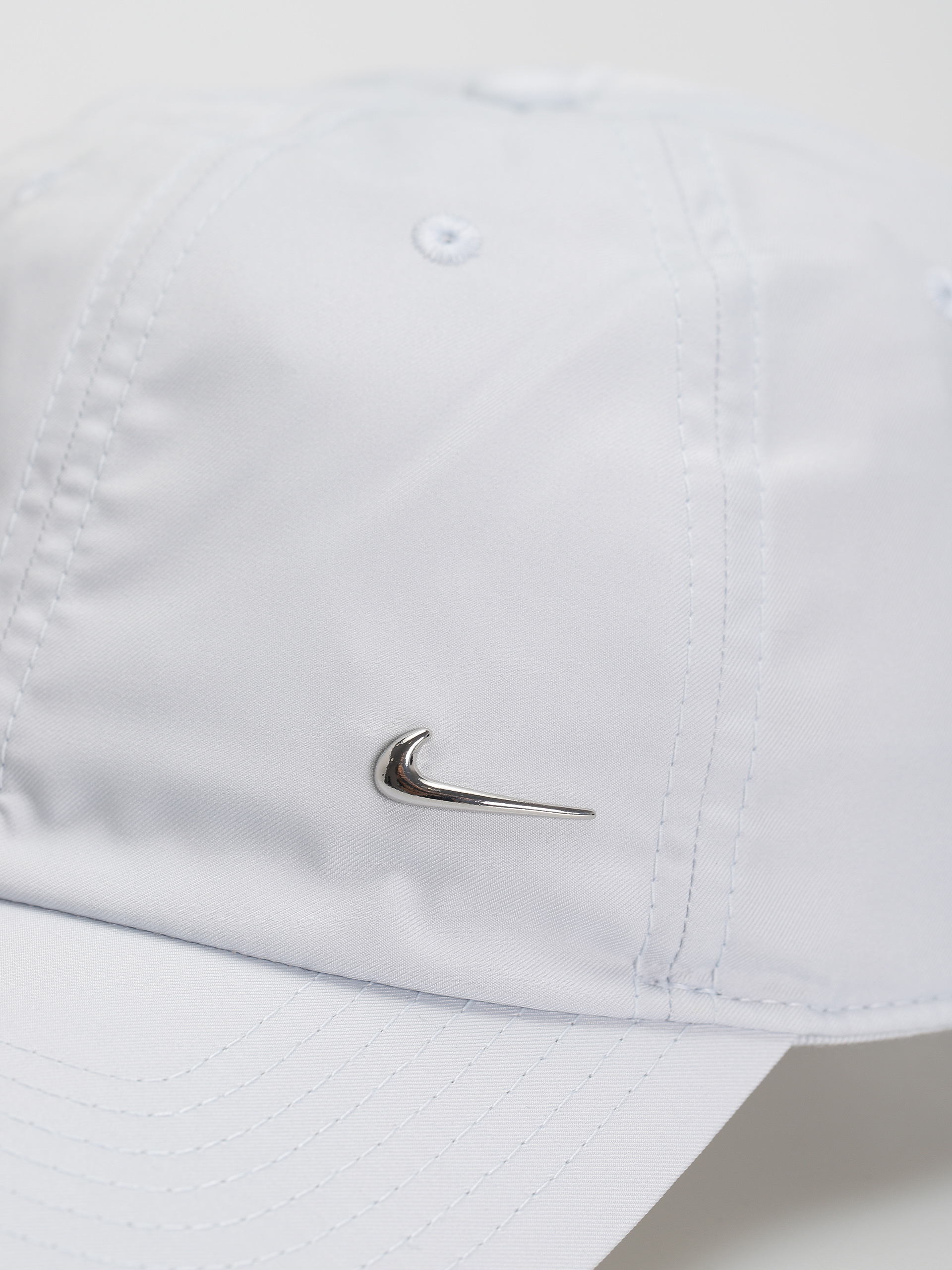 Nike silver 2025 swoosh cap